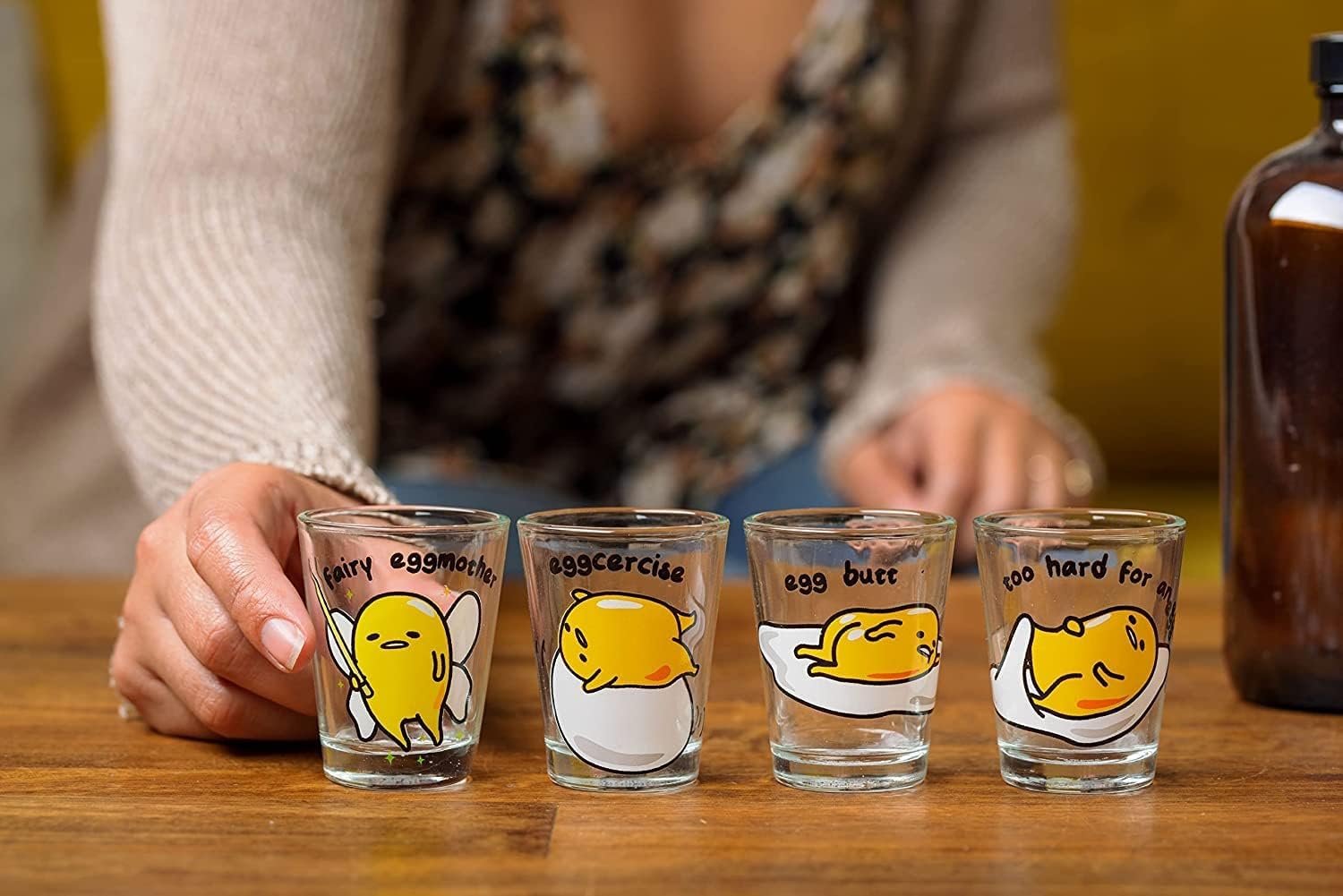 Silver Buffalo Sanrio Hello Kitty and Friends Gudetama Lazy Egg Poses Mini-Glas-Set, 42,5 ml, 4 Stück