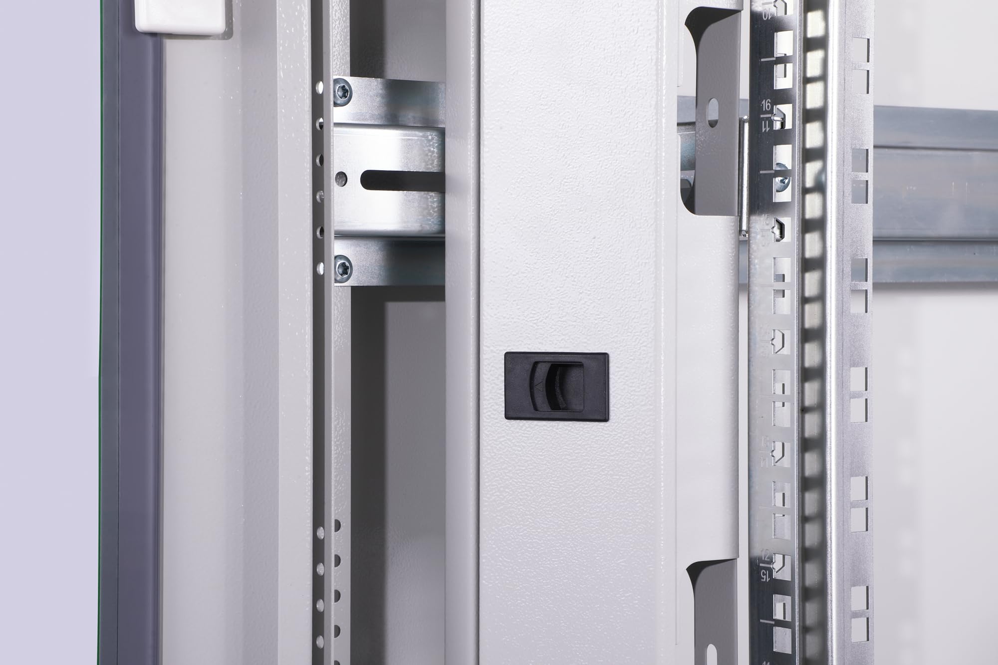 DIGITUS Armoire réseau - Rack 19 pouces - 26U - 80 x 80 cm - Charge admissible 1200 kg - Profondeur utile 74,3 cm - Série Unique - Gris