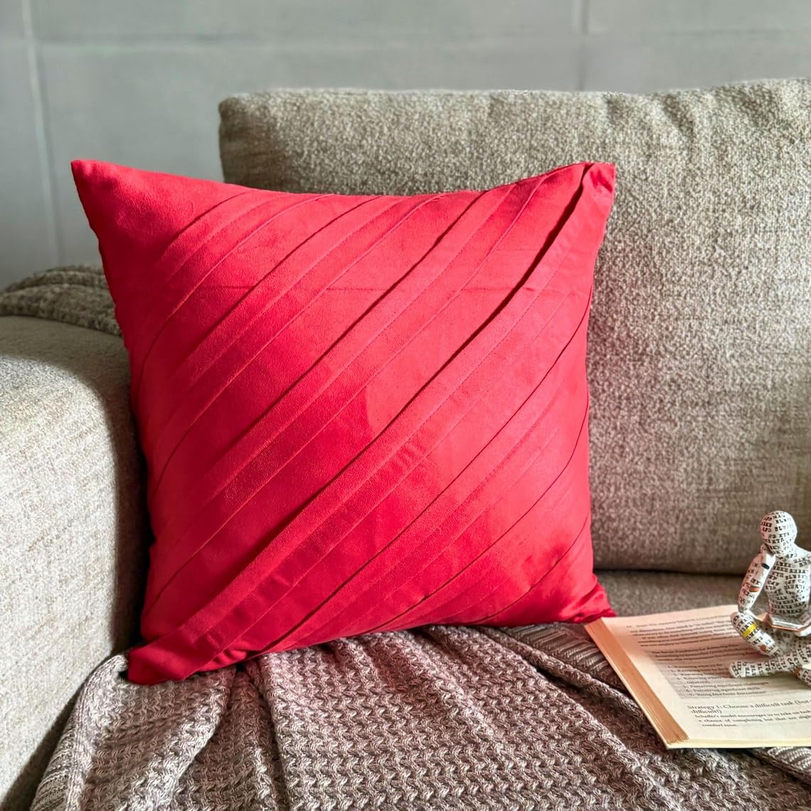 The HomeCentric Rosso 50x50 cm EcoEcopelle Scamosciata Sintetica Federe per cuscini, Pintucks, Strutturato, A Strisce Scamosciato Federa Cuscino, Contemporaneo Tinta Unita - Contemporary Red
