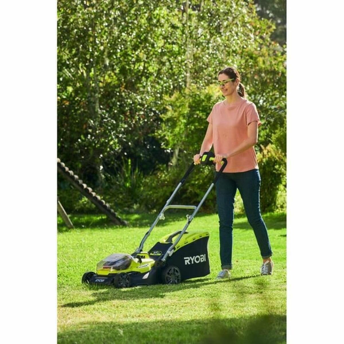 RYOBI 18V One+ Tondeuse Hybride 37 cm 2 Batteries 5.0 Ah Chargeur Rapide Bac 45 L Réglage Hauteur 2-7 cm 575 m²