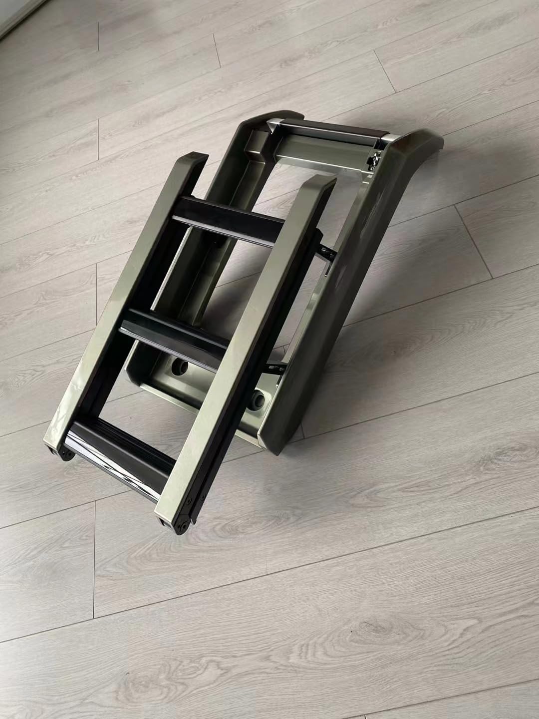 Pangea Green Side Window Step Side Ladder for Defender 110 90 130 2021-2025