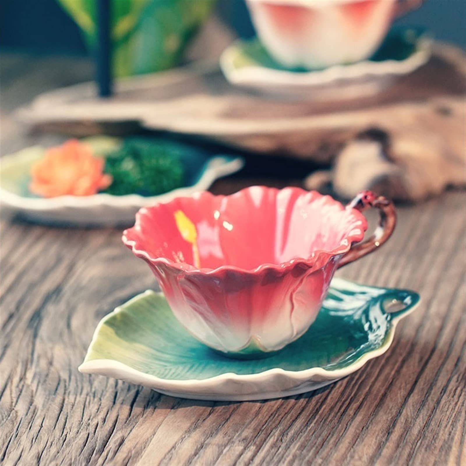 BONAD Reise-Kaffeetasse Handbemalte Emaille-Farbtasse Keramikbecher Blumenförmige Kaffeetasse mit Tassenschale und Löffel Perfekt for Tee, Latte, Heißgetränke Kaffeebecher