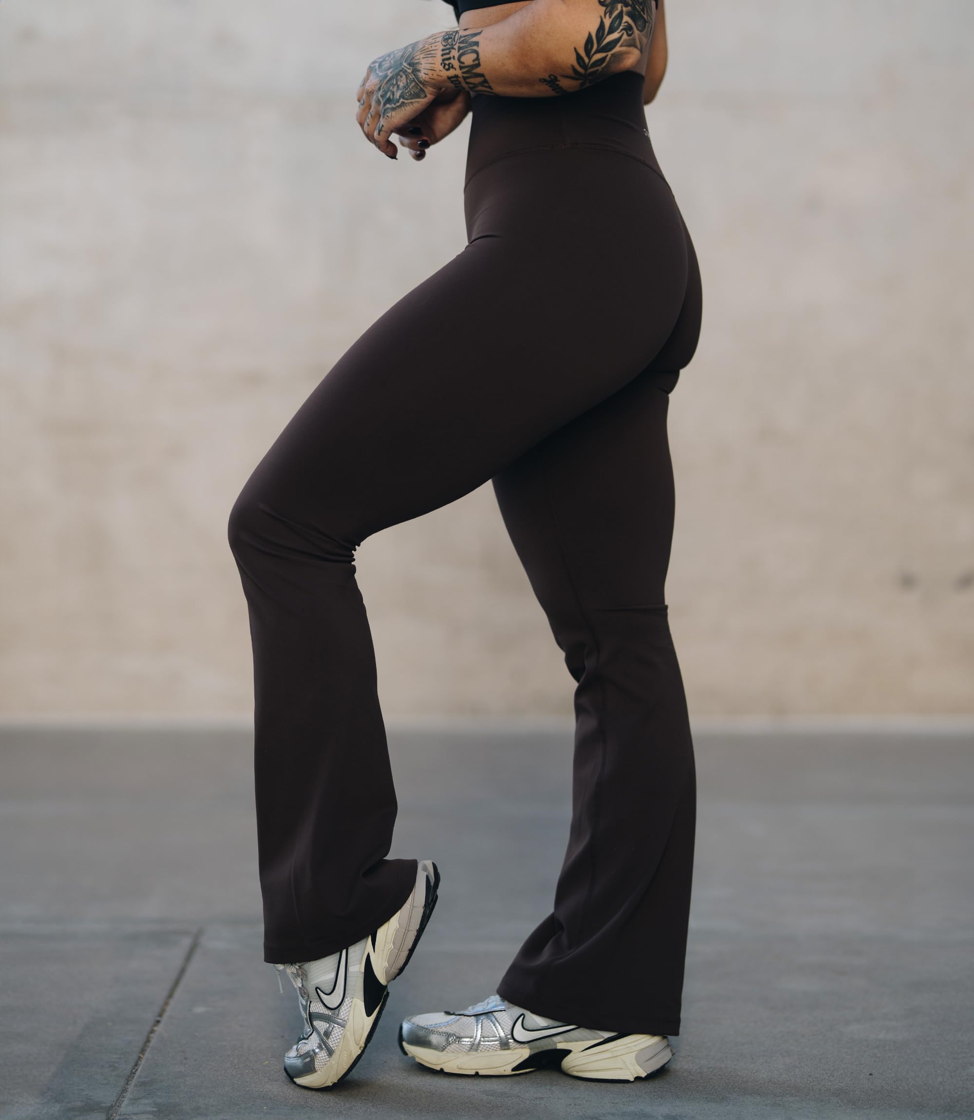 Gymreapers Legging évasé taille haute pour femme - Legging d'entraînement bootcut extensible - Pantalon de yoga à jambes larges - Contrôle du ventre