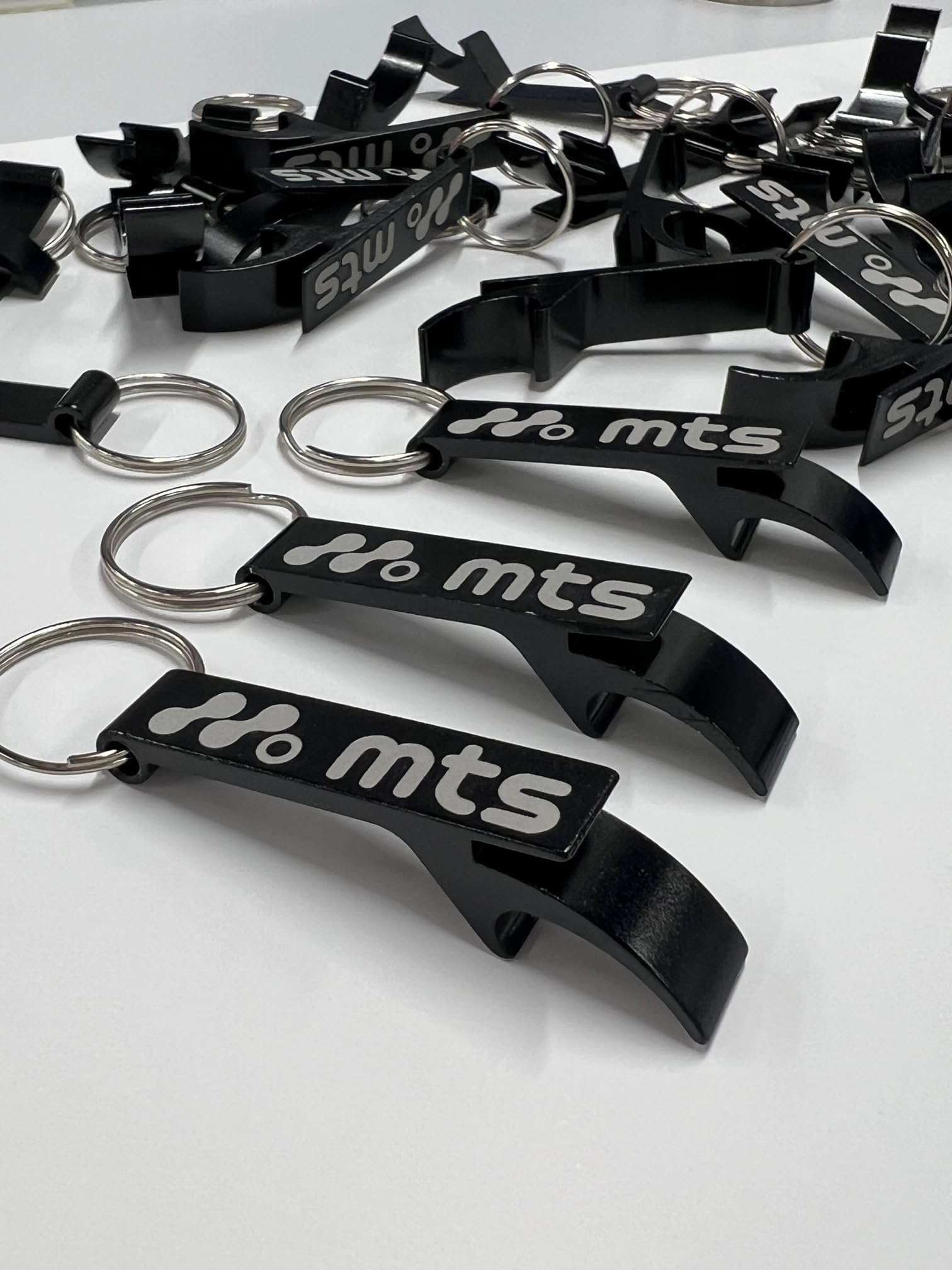 Uvimark - 50 Llaveros Abrebotellas Personalizados Para Regalos de Boda, Regalos de Empresa, Detalles Personalizados, Promociones, Eventos, Celebraciones