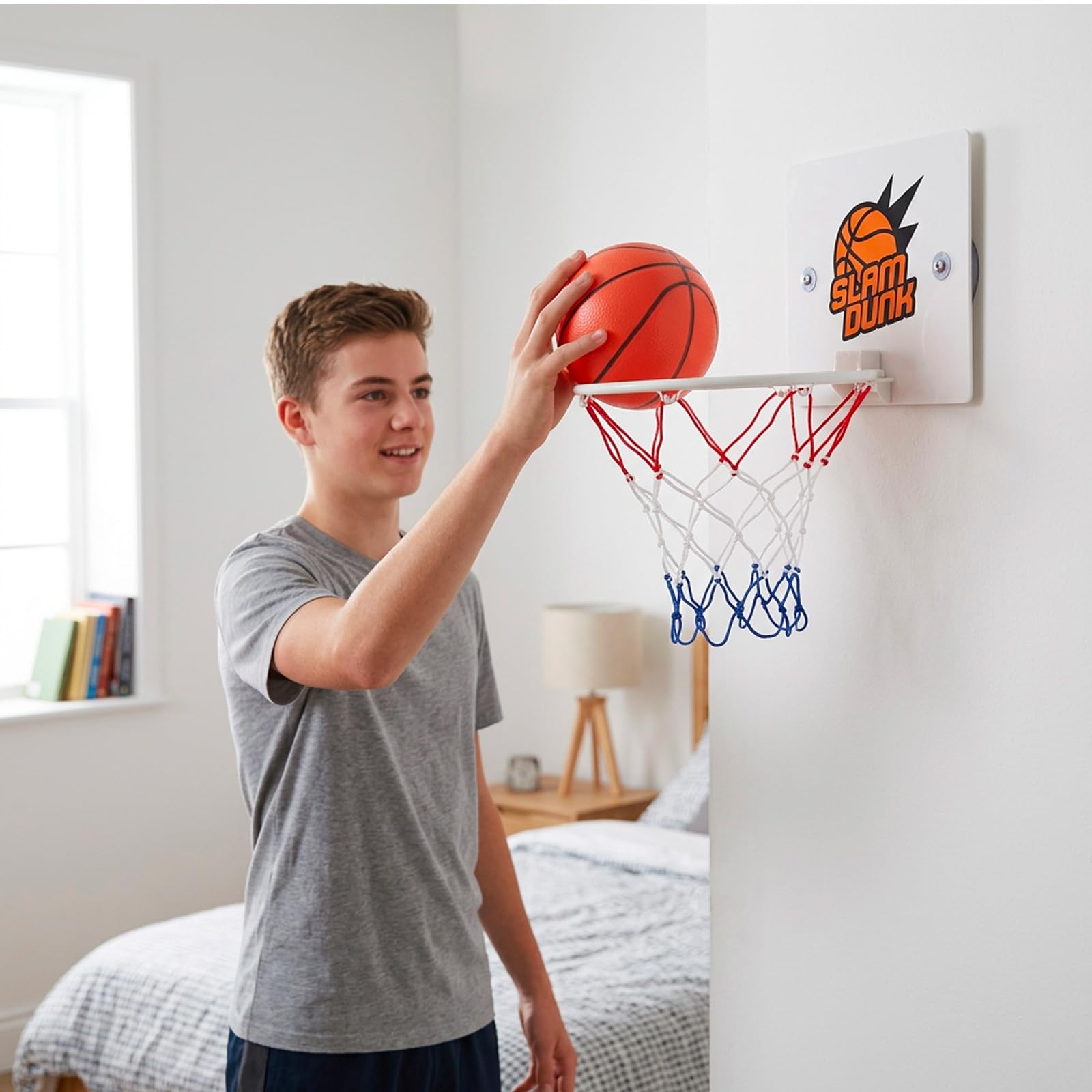 Mini Basketballkorb Set, Mini Basketball Indoor Spiel, Basketballkorb fürs Zimmer mit Luftpumpe, 5-teiliges Komplettset mit Basketballkorb und DREI Basketbällen