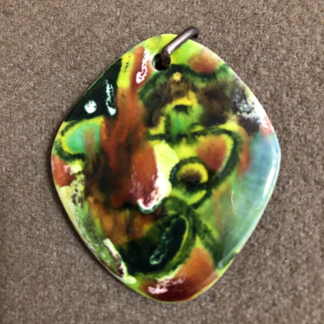 七宝焼 ペンダントTOP I <260211zアクセサリー・七宝> 七宝焼アクセサリー　紐付きペンダント　銀箔　螺鈿風 