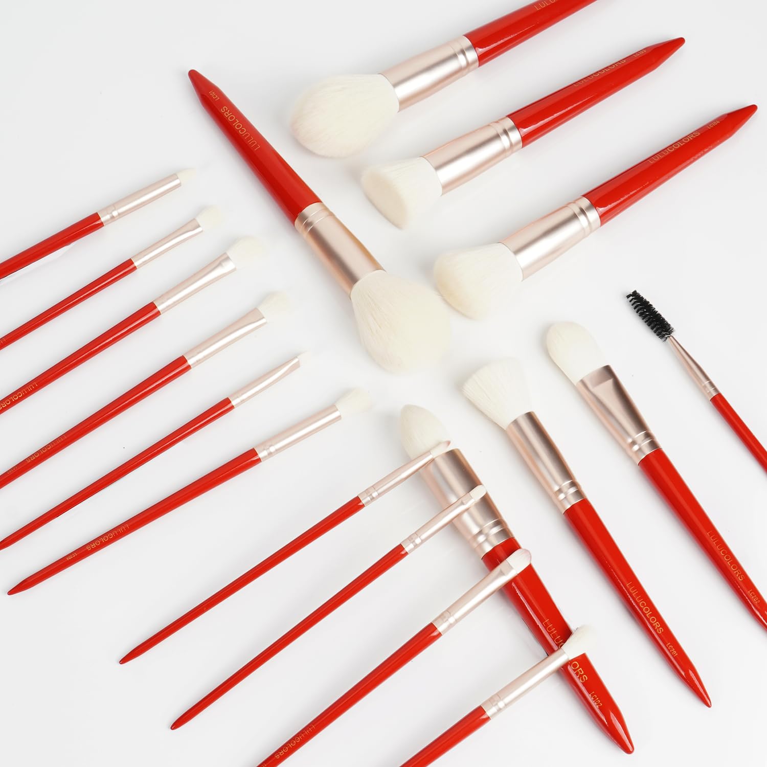 LULUCOLORS Juego de 18 brochas de maquillaje, juego de brochas de maquillaje con mango de madera, incluye base, contorno, sombra de ojos, delineador de ojos y brochas de labios, brochas con soporte