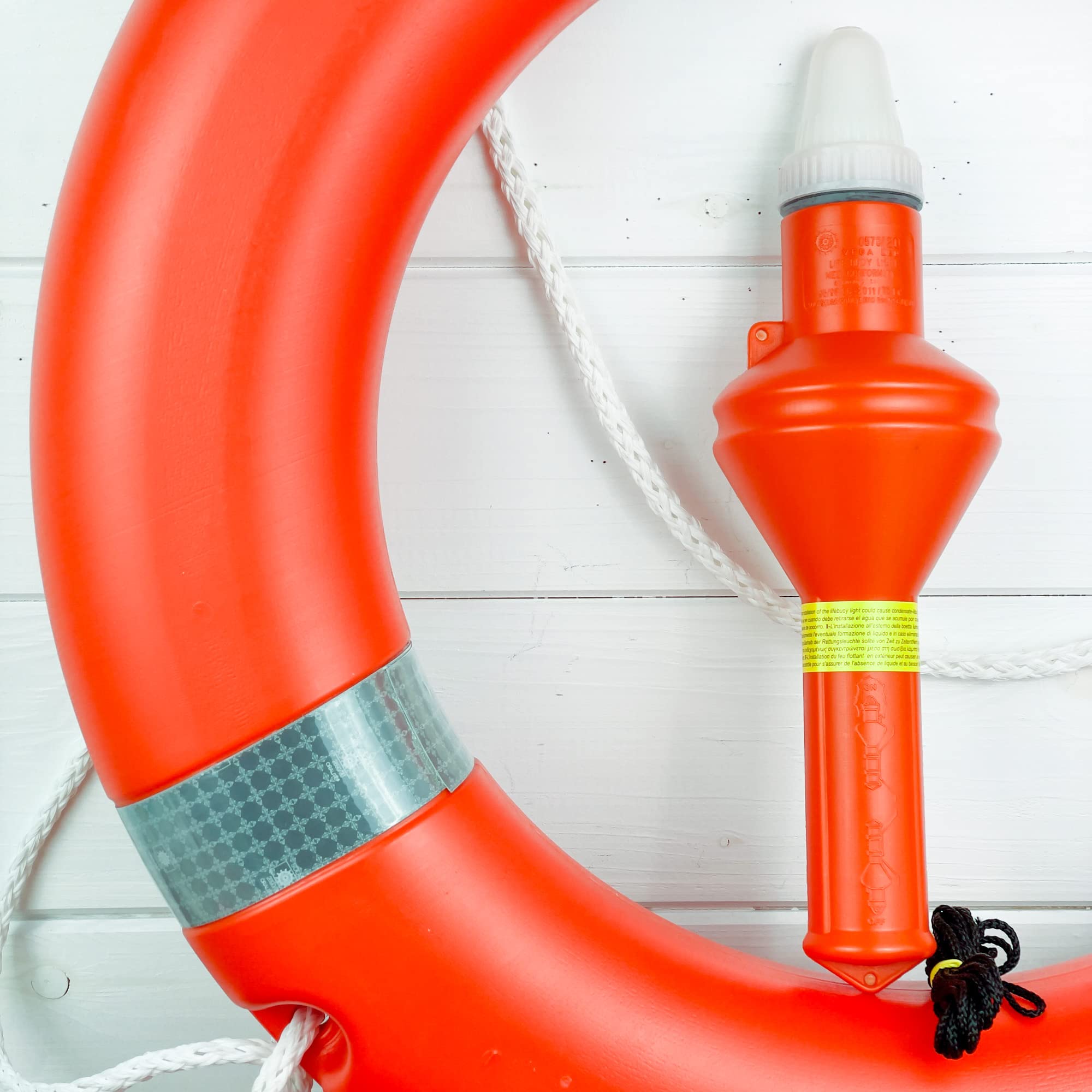 GATE14® Leuchtende Schwimmhilfe für Schwimmring mit automatischer Zündung für Kippen.