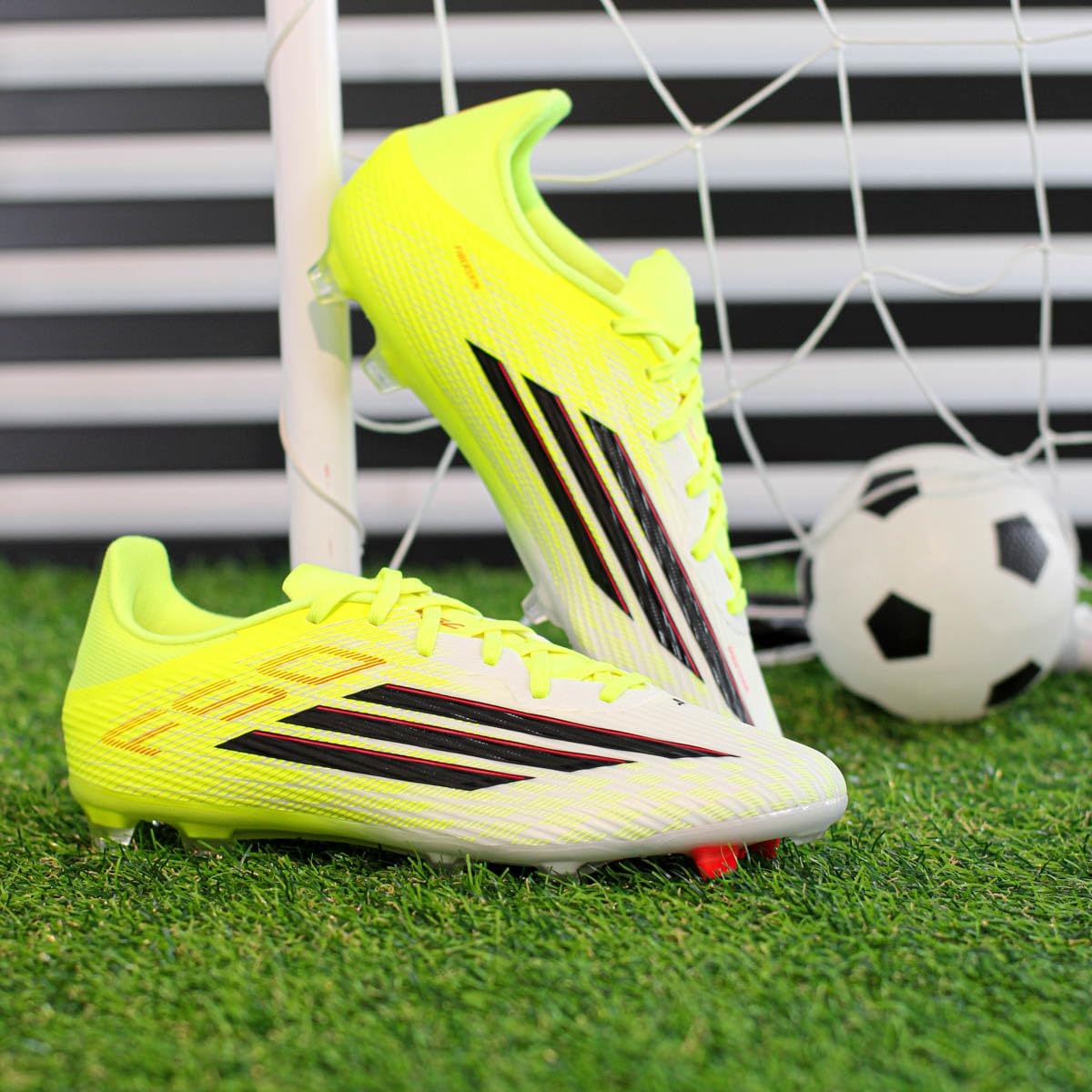 adidas Unisex F50 League Firm Ground/Multi Ground Fußballschuh