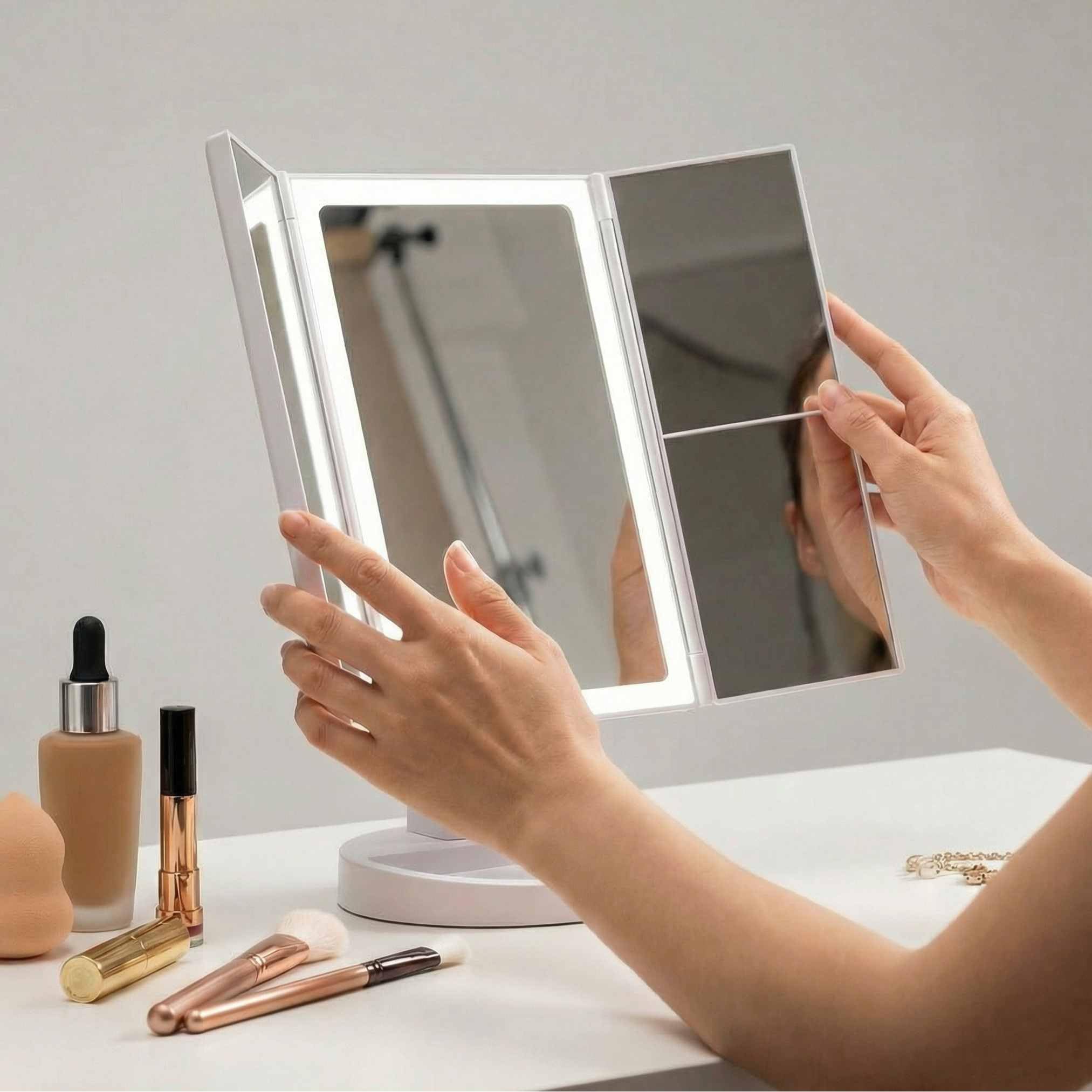 Fancii Miroir Maquillage Lumineux LED Rechargeable avec Grossissant 10x /5X et 3 Réglages D’éclairage - Miroirs de Table - 60 Lumières Naturelles, Écran Tactile, Support Cosmétique, Tria 2