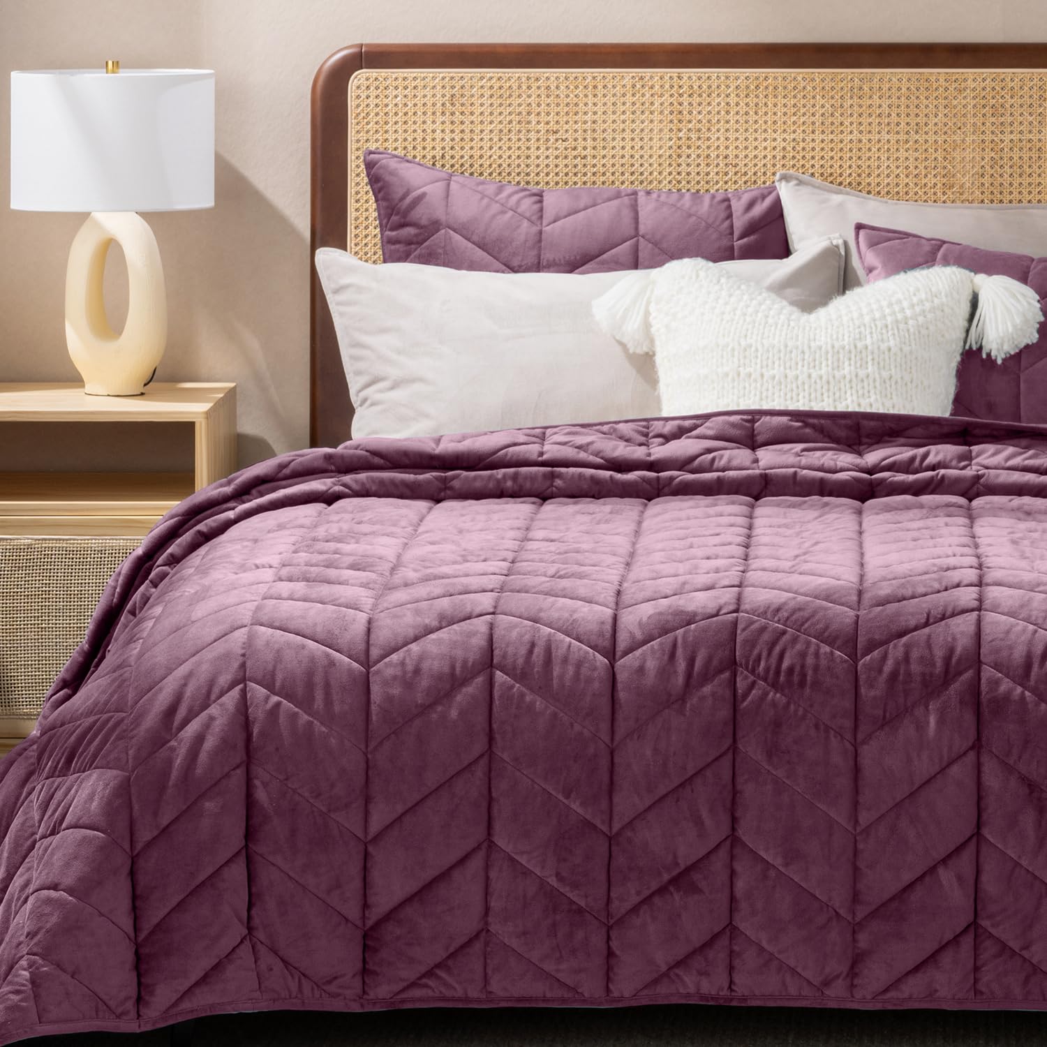 EVERGRACE 3 Pieces Quilt Set Queen, Luxurious Velvet Quilts, Ultra Soft Lightweight Comforter, Matelasse Oversized Diamond Bedspread Coverlet for Winter with 2 Shams, Mauve Purple, 92"x96"