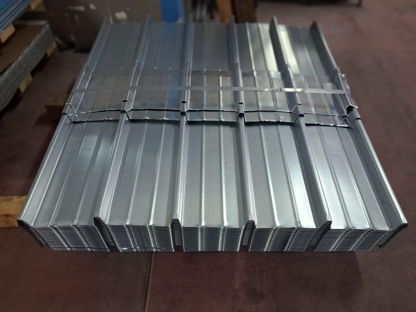 Lamiera Zincata Grecata per Copertura e Rivestimento, Spessore 0.6 mm, Resistente alle Intemperie - Ideale per Tetti, Capanni e Recinzioni, (CONFEZIONE N°2 PEZZI da 94x100 cm)