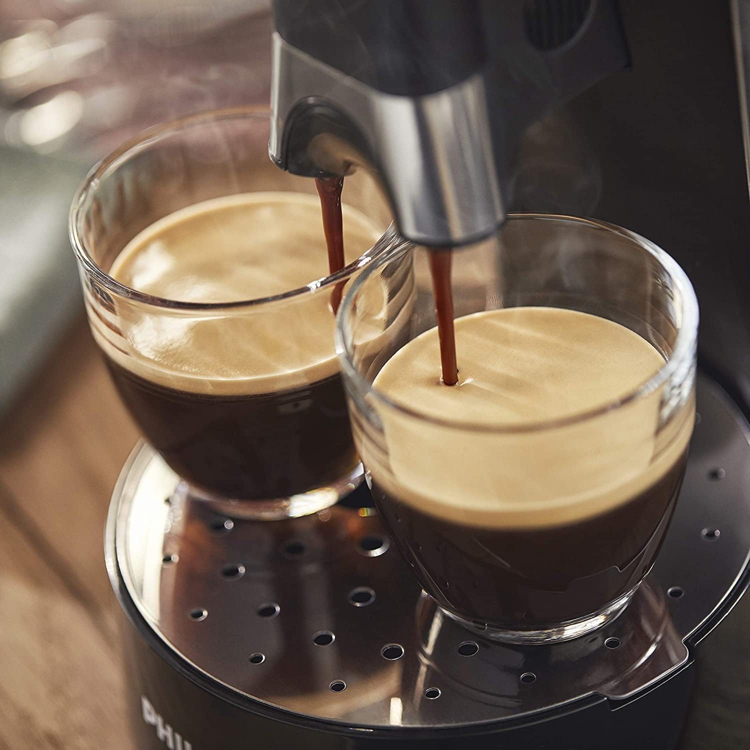 Philips Senseo Select Kaffeepadmaschine Bundle mit 66 Kaffeepads,3 Kaffeespezialitäten, Memo-Funktion, Crema Plus, Intensität Plus, aus recyceltem Plastik, 0,9L, Rot (CSA240/90)