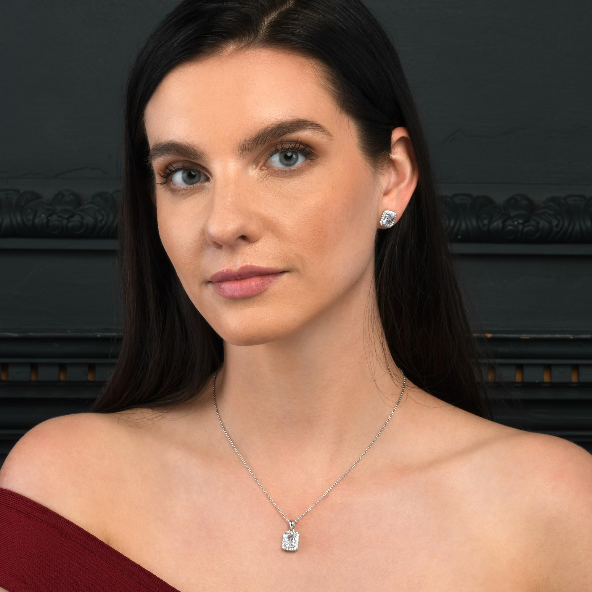 Diamond Treats Ohrstecker aus 925er Sterlingsilber mit Smaragdschliff für Damen mit weißen, grünen, blauen oder roten Zirkonia-Steinen, Ohrringe aus 925er Silber für Frauen