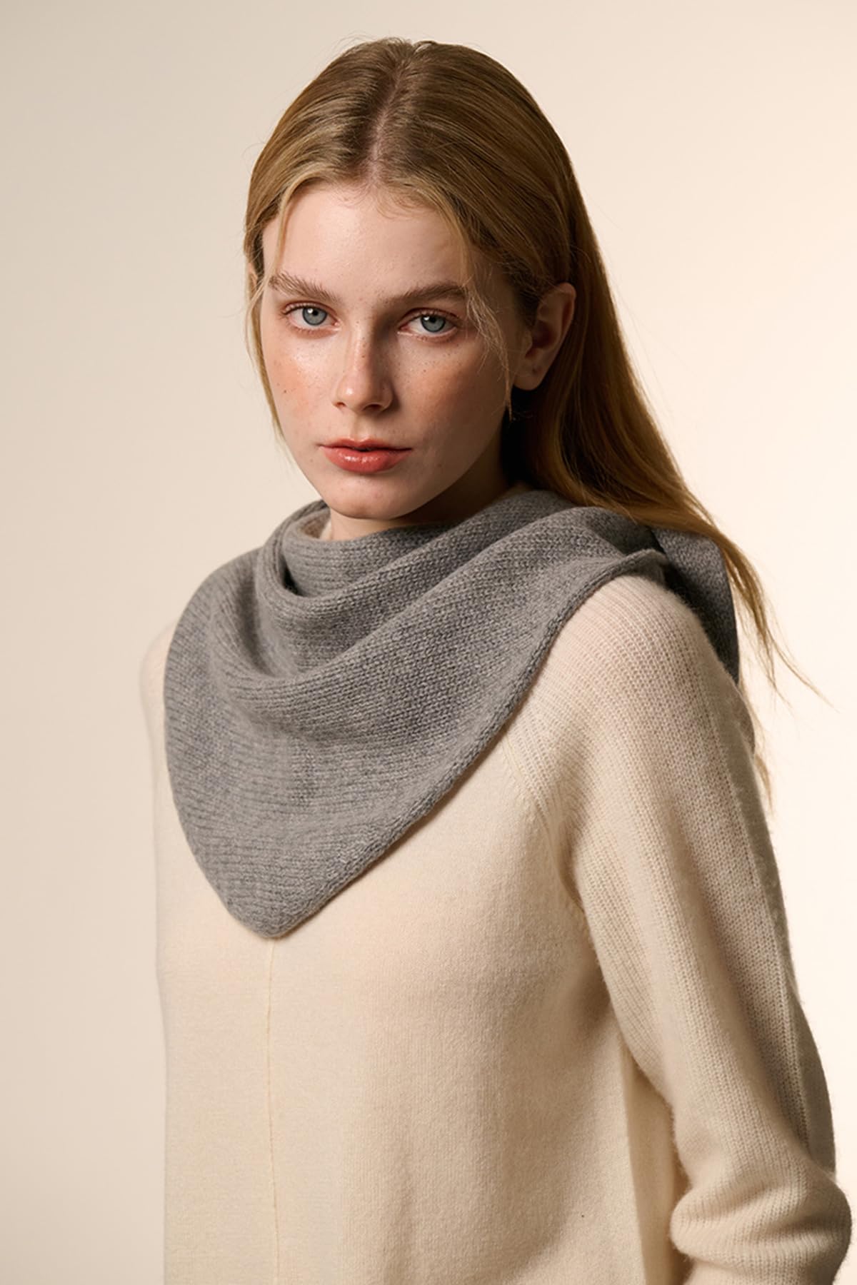 YUONNY Mujer Bufanda Triangular Suave, Triángulo Chales de Punto Pequeño Versátil y Cálido para Otoño Invierno, Color Sólido Mantón, Moda Calentador de Cuello de Punto, 30% Cachemira y 70% Lana