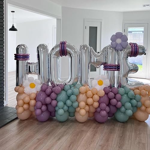 Vista 3 de Globos plateados de la letra M de 40 pulgadas, globos grandes del alfabeto M, globos plateados de papel de aluminio para decoración de cumpleaños