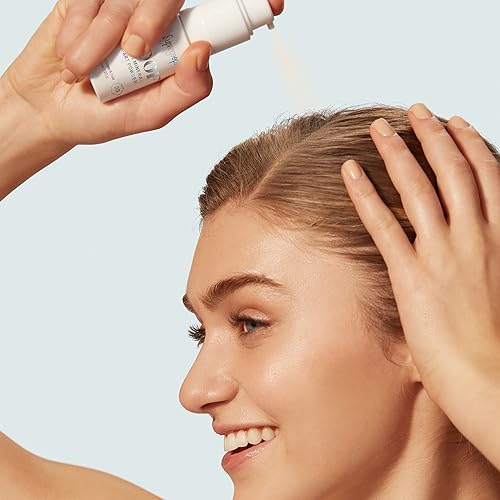 Miniatura 4 de Supergoop! Poof 100% Mineral Part Powder, 0.71 oz  SPF 35 PA+++ protector solar para el cuero cabelludo con protección UV de amplio espectro