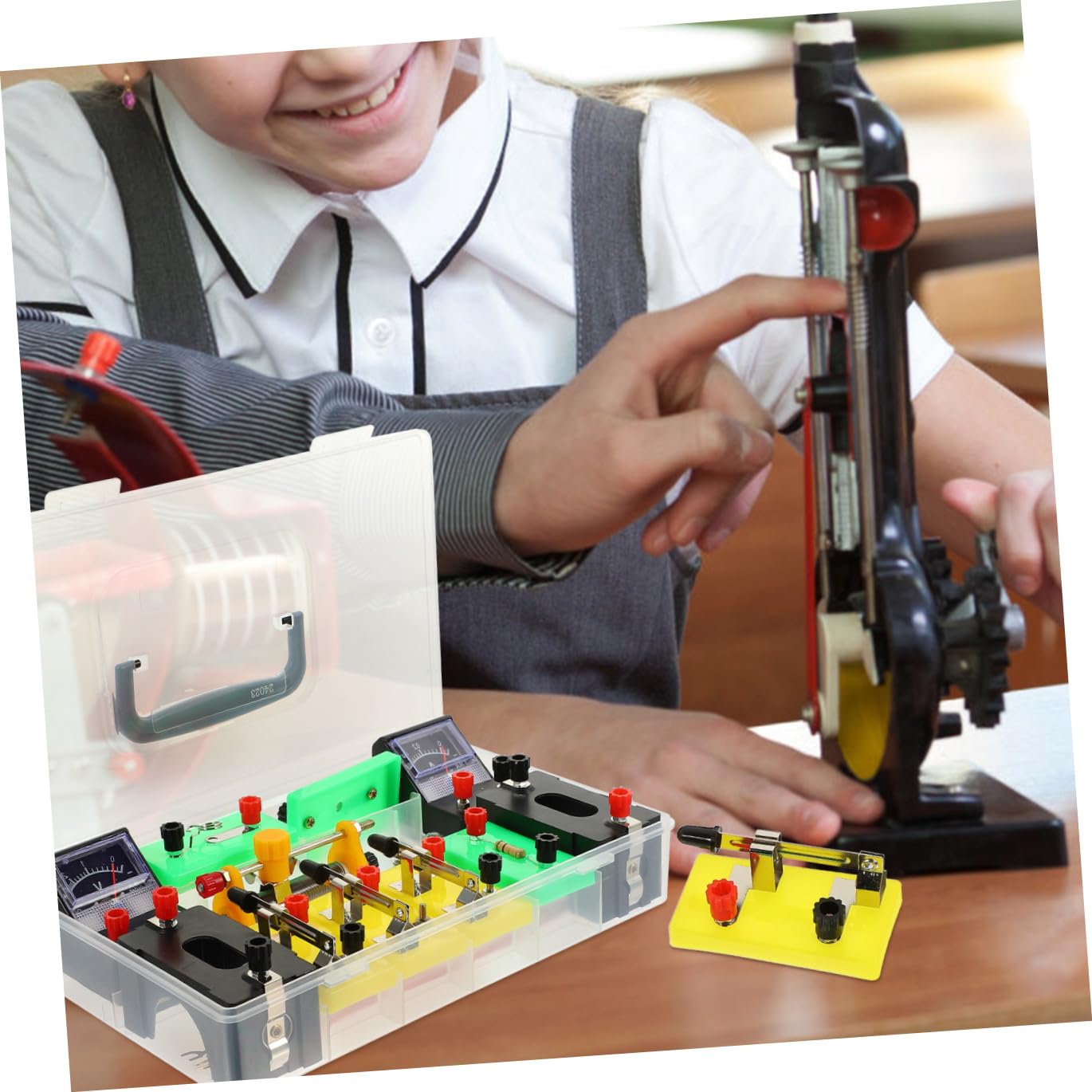 PLAFOPE Kit Électricité Scolaire Portable en PVC pour Élèves et Enseignants Équipement Pédagogique Facile à Transporter pour Expériences de Physique Collège Couleur Aléatoire