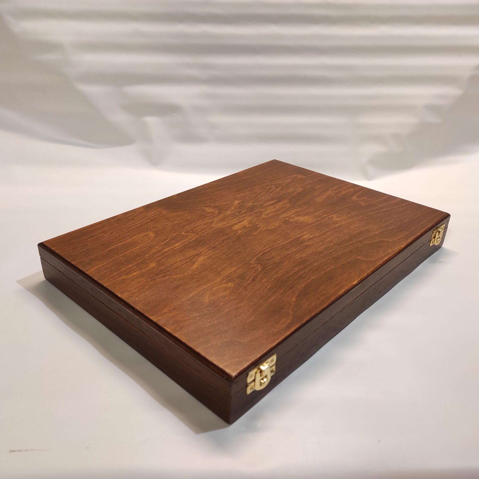 Caja para Monedas en Slab NGC PCGS, 8 Compartimentos, Madera Maciza y Terciopelo, Artesanal numerada y certificada