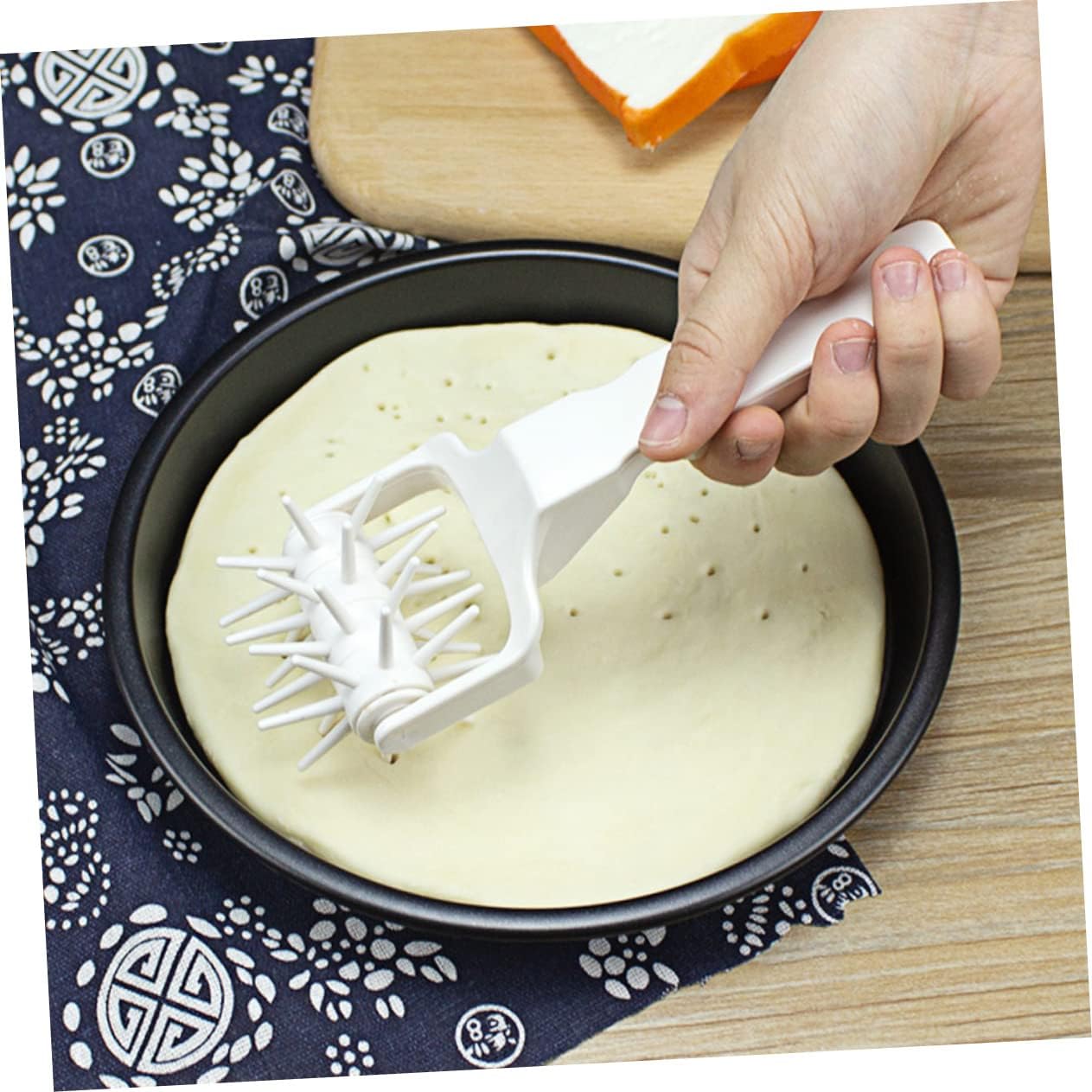 Cabilock 4pcs Pizza Roller Tool Pizza Needle and Pastry Crust Cutter Lightweight Material for Home Baking Prevents Blistering Making