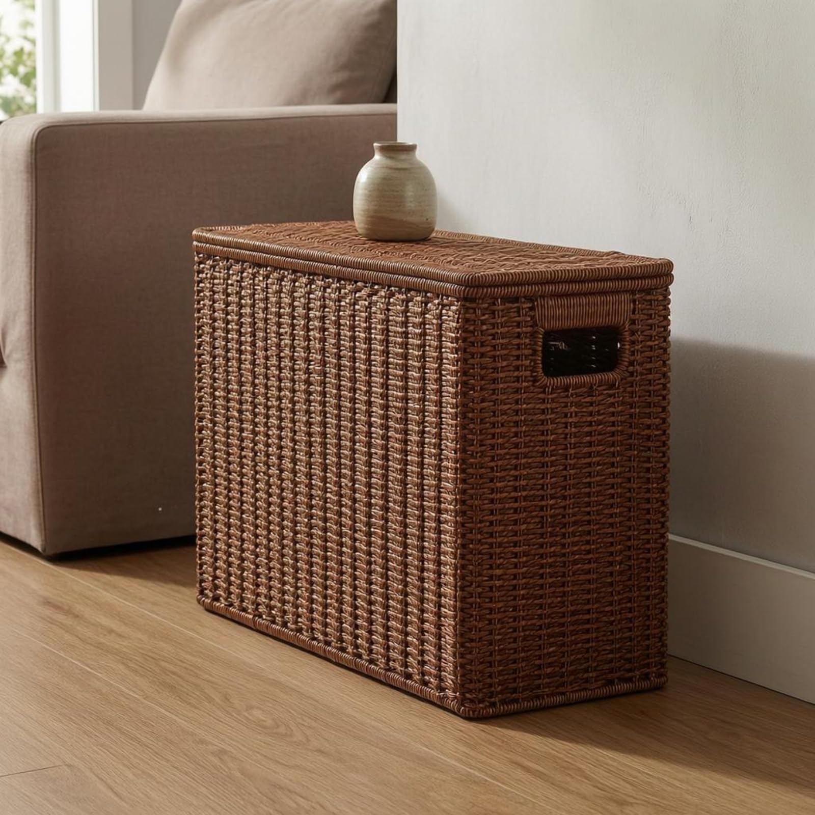 Contenant de Rangement d'Angle Panier Porte-revues Tressage Imitation Rotin Structure Métal Renforcé avec Couvercle et Poignées Adapté pour Salon, 48cm X 18cm X 33cm, Grand Noyer