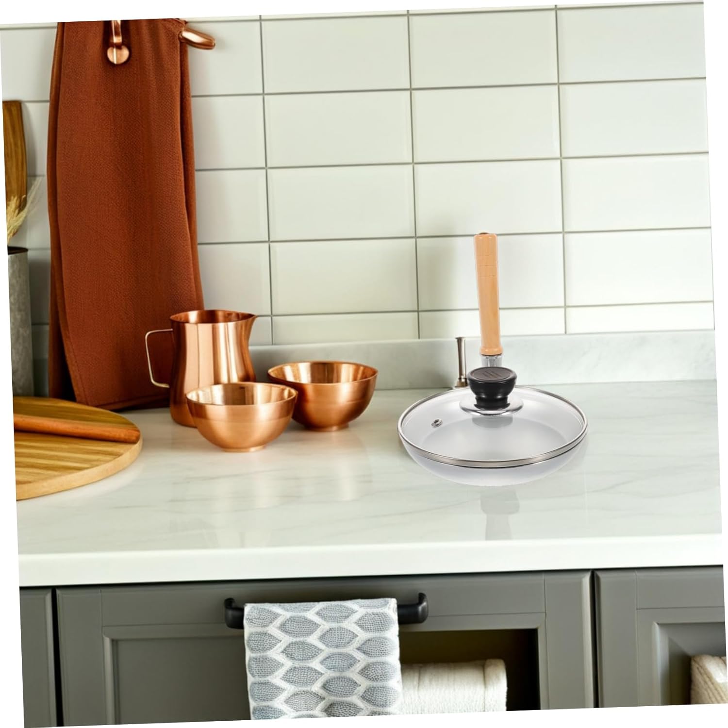 Japanese Nonstick Omelette Pan Small Frying Pan for Authentic Oyakodon Cooking Easy to Clean Vertical Handle Design Compatible with Gas Stoves with Lid