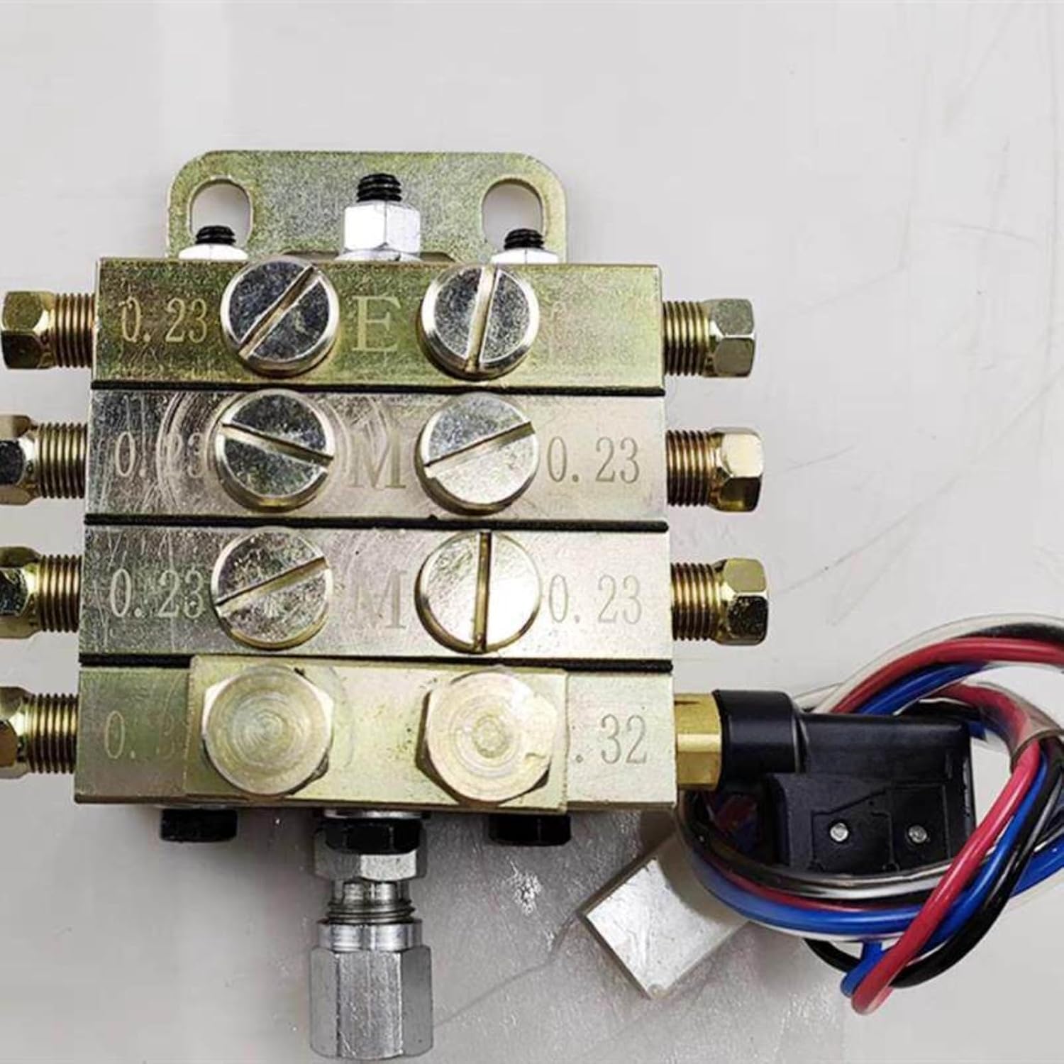 1pcs JPQ2 Type Type Oil Separator Lubrication Distribution Valve(JPQ2-K 1in14out)