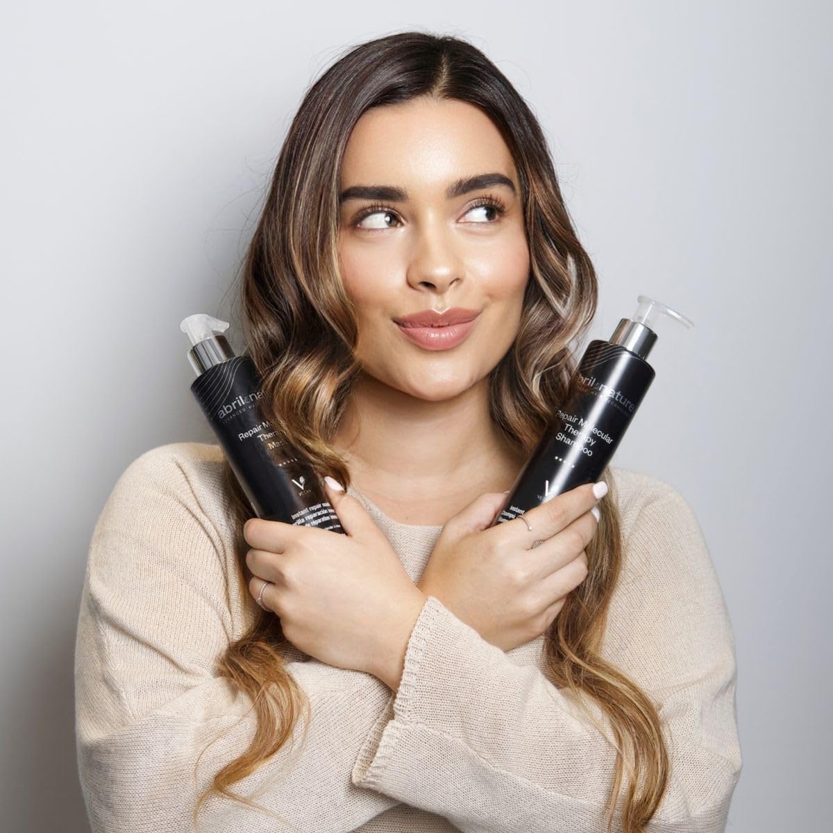 abril et nature - Set de Cuidado Capilar Profesional Reparador - Molecular Therapy - Pack Champú, Mascarilla y Sérum para Cabellos Dañados, Castigados o Envejecidos - Restaura y Repara - 550 ml