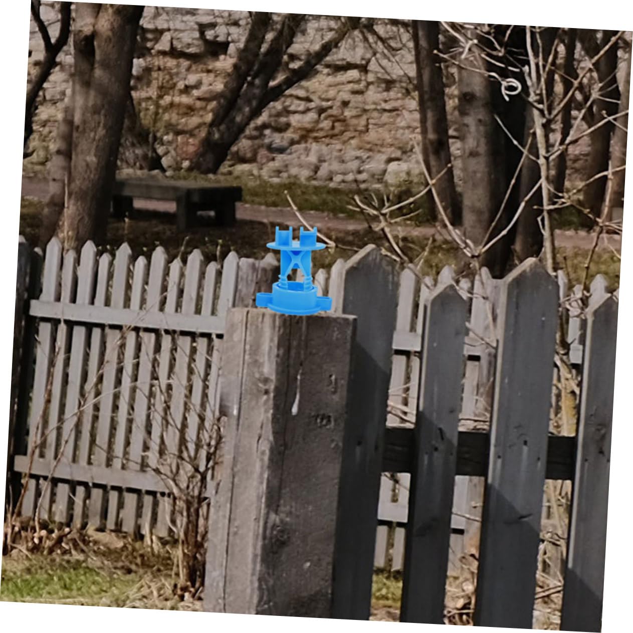 Mipcase 100pcs Insulators for Electric Fence Wire Holding Insulators High Strength Rainproof Farm Accessories Essential Replacement for Secure Fencing