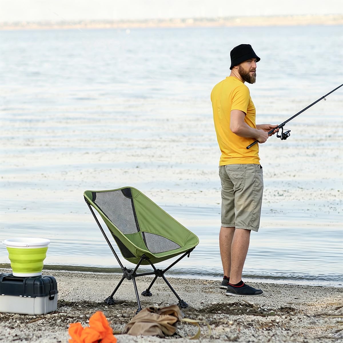 CFGROW Sedia da campeggio pieghevole, portatile, 150 kg, ultraleggera, piccola dimensione, pieghevole, con borsa per il trasporto, per picnic, pesca, giardino, escursioni, viaggi, zaino (verde)