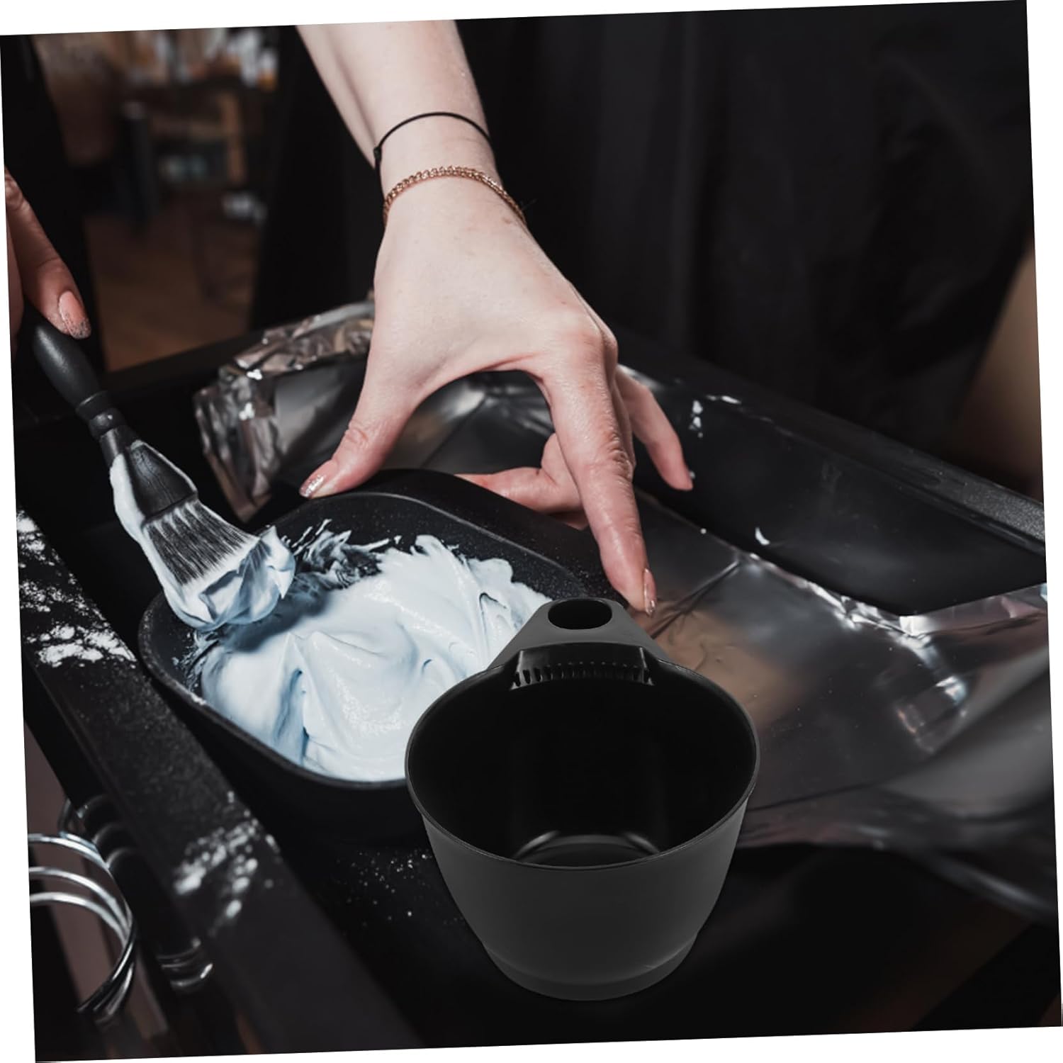 Hair Dye Bowls ，Hair Mixing Bowl Set 4pcs Large for Salon Dyeing Comfortable Handle Easy Cleaning