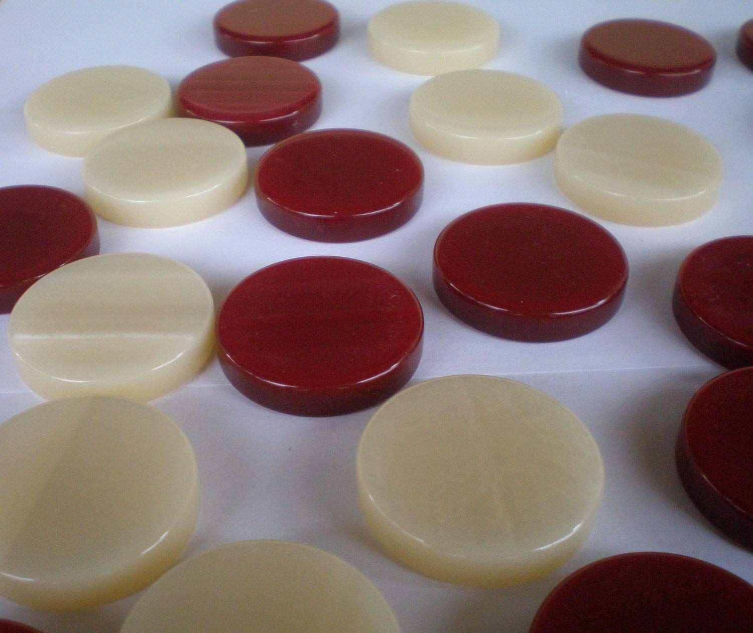 Manopoulos 30 Acrylic Backgammon Checkers - Chips Red & Ivory 1.4 inches