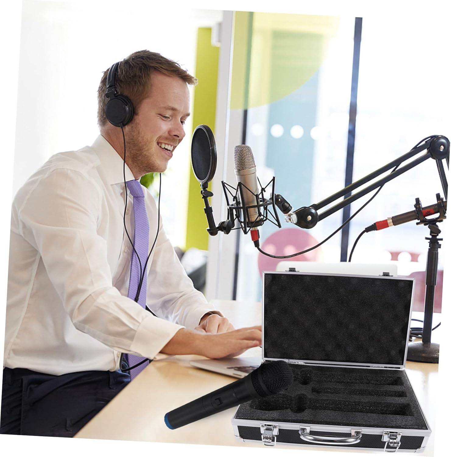 Microphone Organizer Suitcase Durable Microphone Storage Case for Handheld Mics Lightweight and Portable Design with Handle for Karaoke and Recording Use