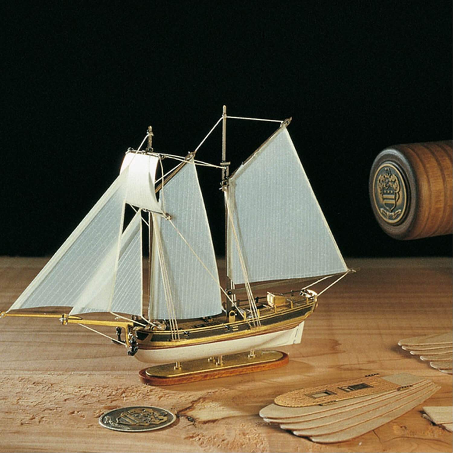 Amati Maquette Bateau en Bois : Kit Hannah