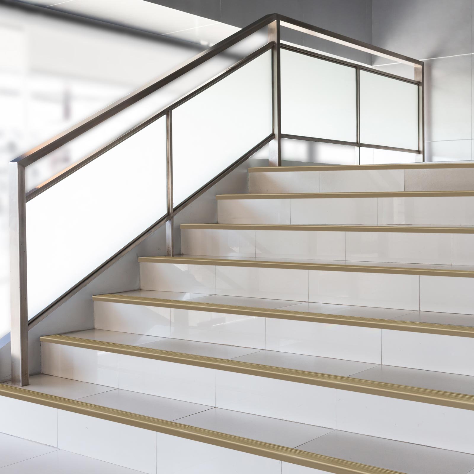 Floordirekt Lot de 6 profilés d'escalier Safety - Forme F - Pour revêtements de sol de 7 à 8 mm de hauteur - Avec matériel de montage (longueur : 90 cm - hauteur : 53 mm, bronze clair)