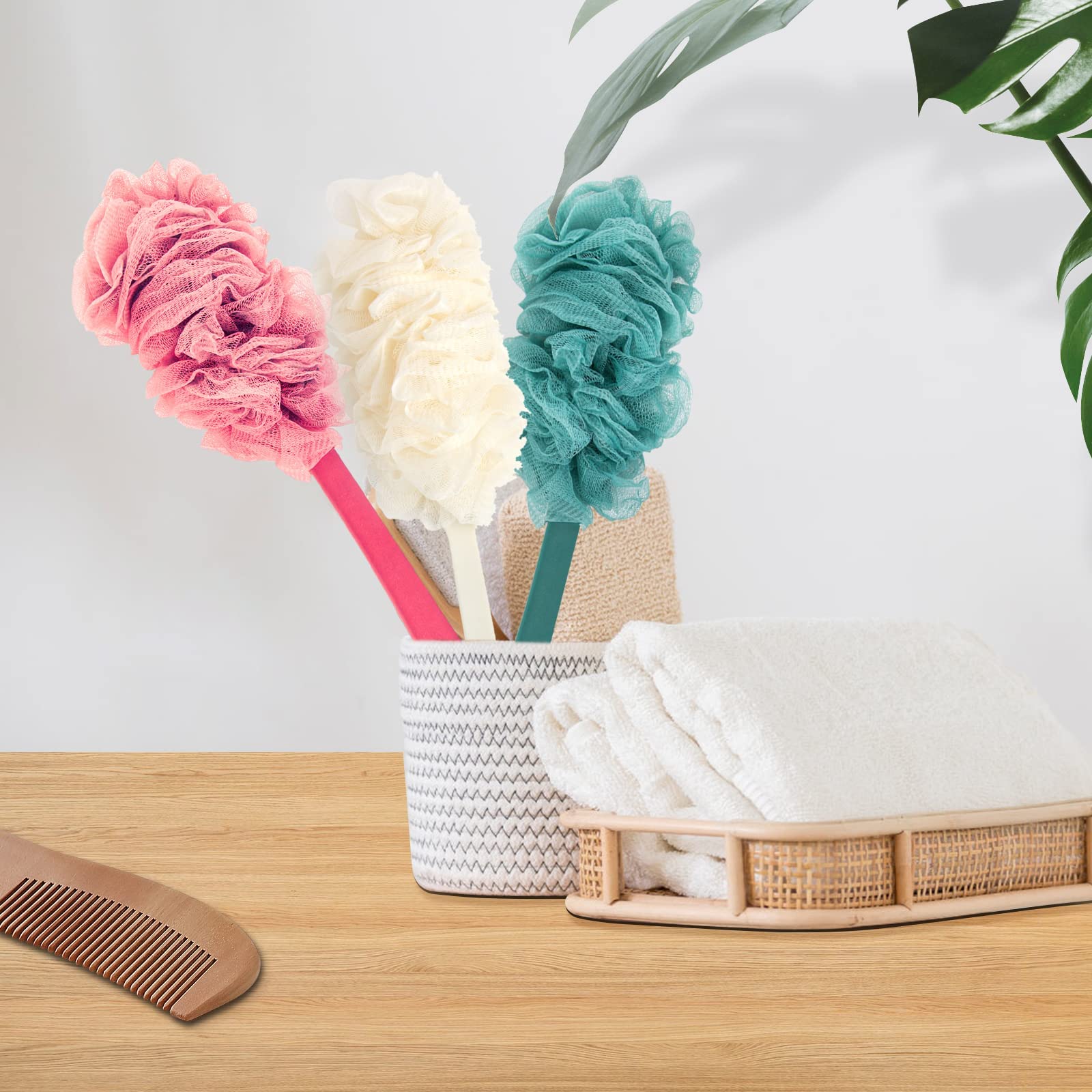 Qewro Loofah on a stick per doccia, 4 pezzi di scrubber posteriore per doccia, corpo esfoliante con manico lungo, spugna luffa da uomo accessori da bagno per donna