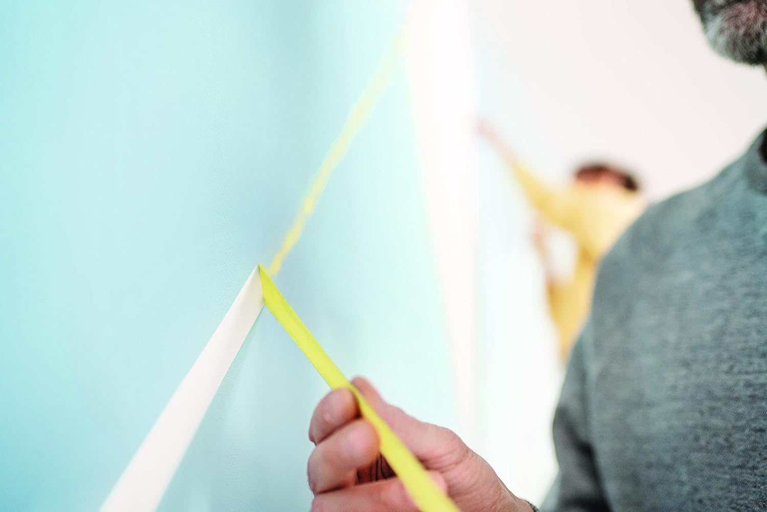 tesa Masking Tape Professional - Painter's Tape Made of Thin Washi Paper for Particularly Precise Masking During Painting Work - for Indoors and Outdoors - 25 m x 38 mm