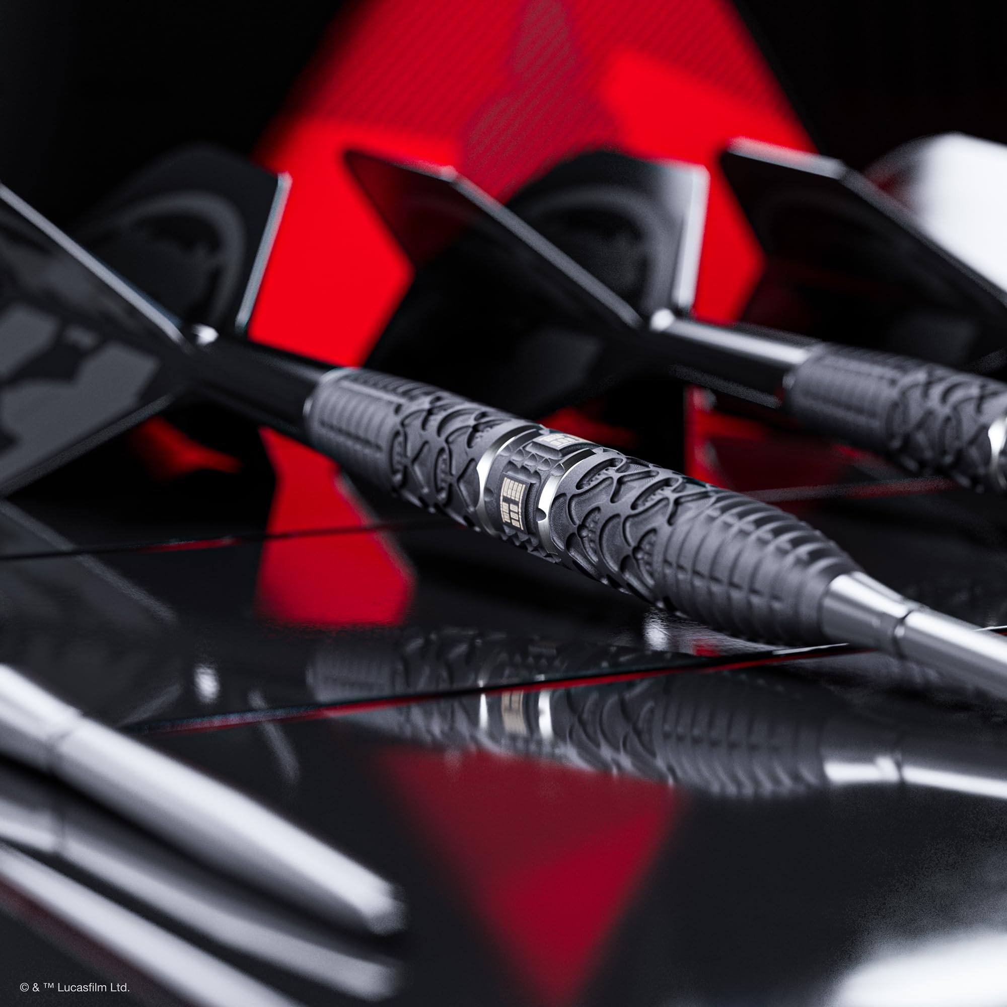 Target Darts Star Wars Darth Vader 95% Tungstène Pointe en Acier Fléchettes, 22G/24G/26G | Pointes Black Swiss Storm, Tiges et Ailettes K-Flex N° 2/ N° 6 Rouges et Noires, Portefeuille Takoma