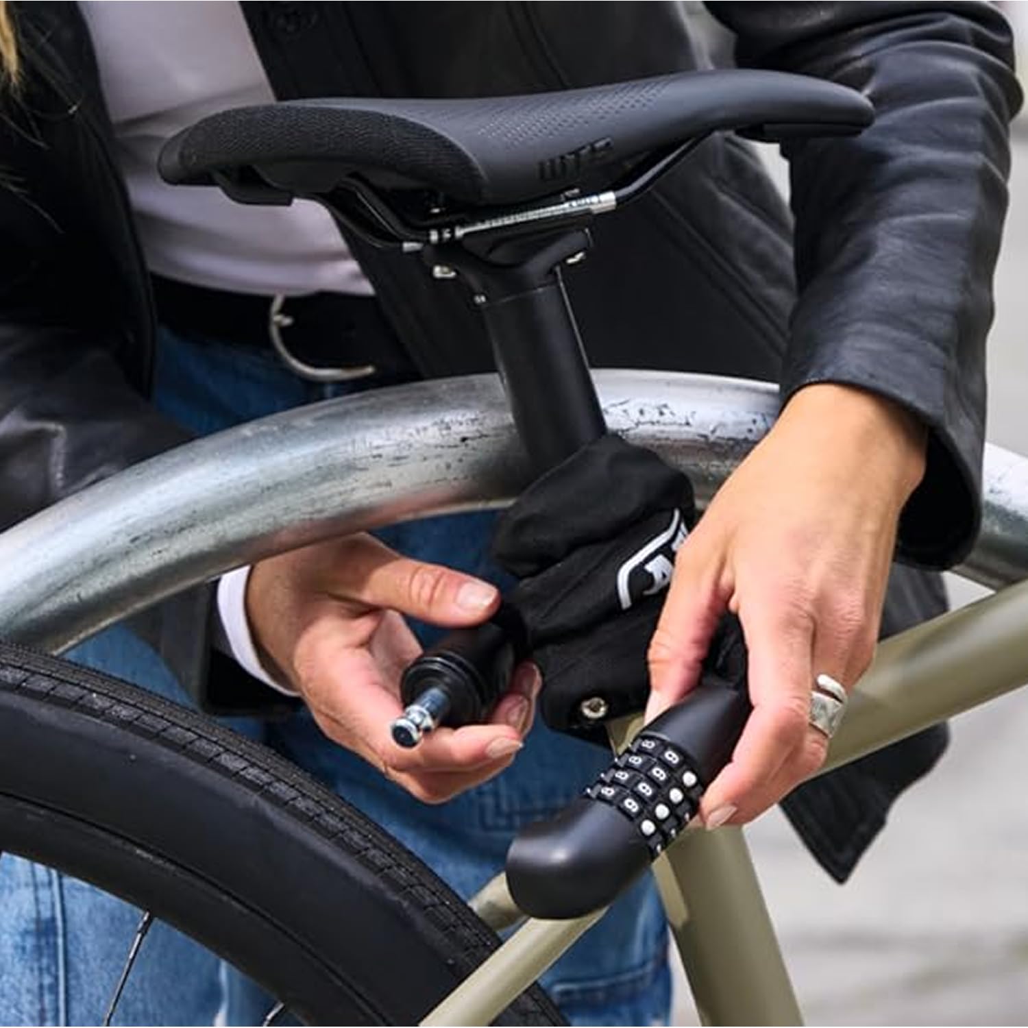 ABUS Kettenschloss Tresor 6806C, Länge 85 cm, schwarz | Fahrradschloss mit komfortabler Verriegelung, 4-stelligem Zahlencode, 6 mm Vierkantkette, Abtastschutz