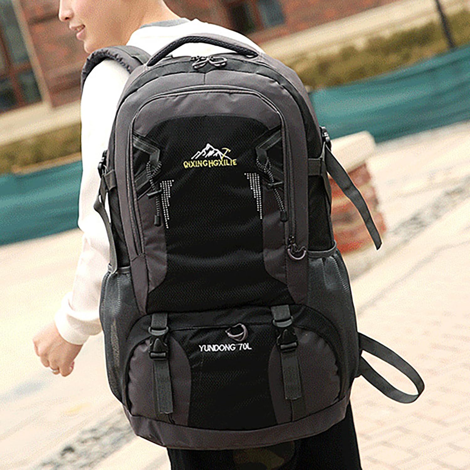 Grand sac à dos de randonnée imperméable de 70 L pour homme et femme - Sac à dos de voyage léger - Noir - Pour sports de plein air, randonnée, cyclisme, escalade, alpinisme