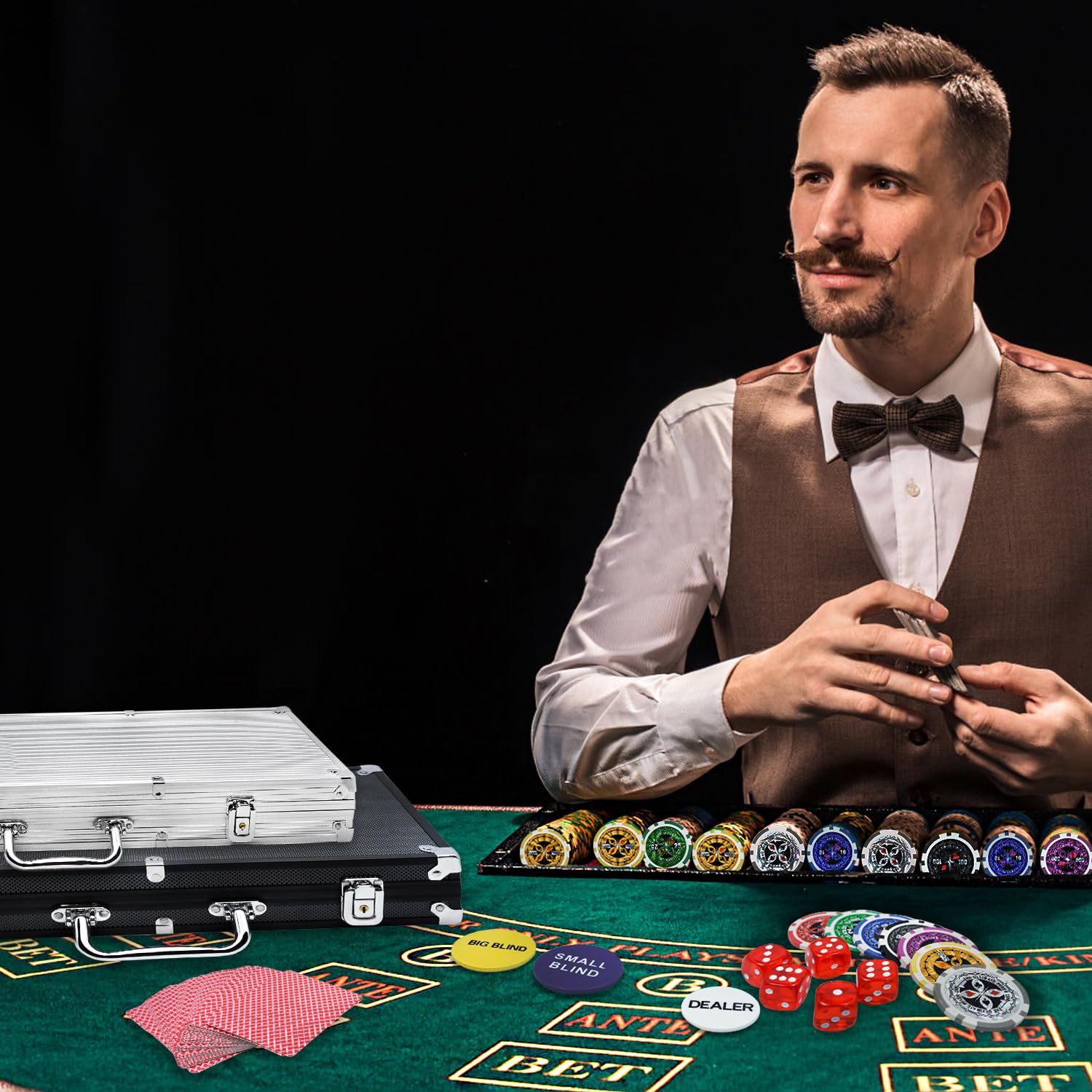 Pokerkoffer Set 500 Chips Pokerset mit 2 Pokerdecks, 5 Würfeln & Dealer-Buttons im Aluminiumkoffer (Silber)