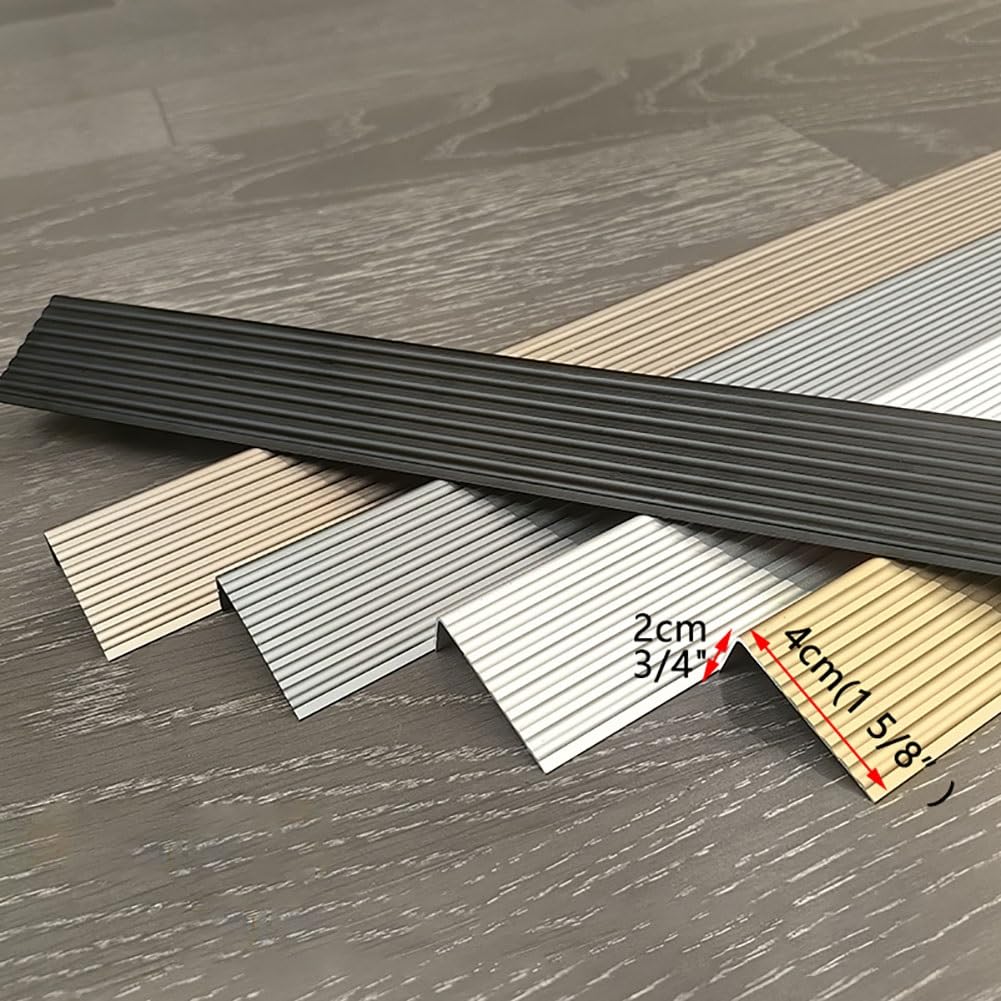 Profilo Antiscivolo Autoadesivo per gradini da 39"/47", a Forma di L, scanalato, scanalato, in Alluminio, per gradini Interni/Esterni, 1 5/8" x 3/4", Argento, 4x2x150cm. Sicurezza e Durata.
