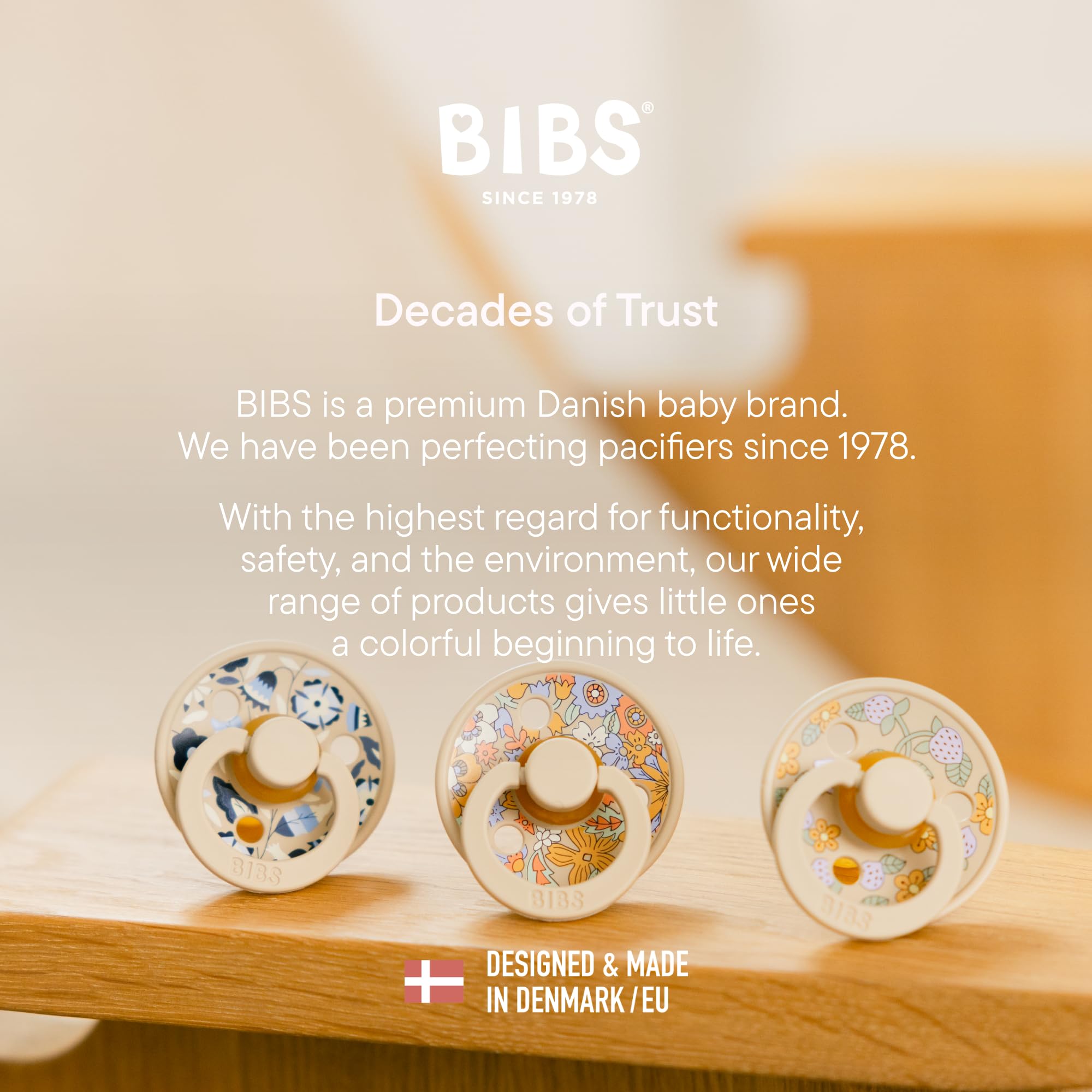 BIBS Liberty Pojemnik na smoczek z paskiem. Pojemnik do przechowywania i sterylizacji smoczków. - June Blossom Blush
