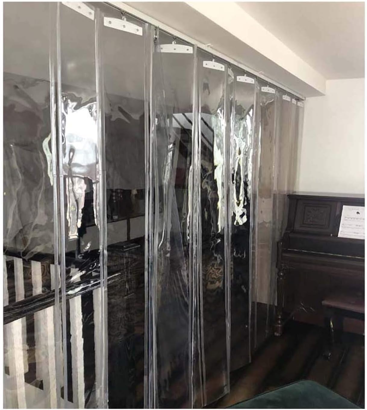 Rideau de Porte Coulissant en PVC pour Séparer un Grand Hall d'Exposition