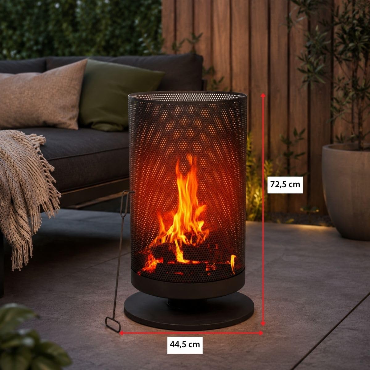 BBQ Collection Feuertonne mit Funkenschutz - Feuerkorb 44,5 x 72,5 cm - Terassenofen mit Schürhaken - Feuerstelle Outdoor für Garten und Terrasse - Terrassenfeuer - Karbonstahl