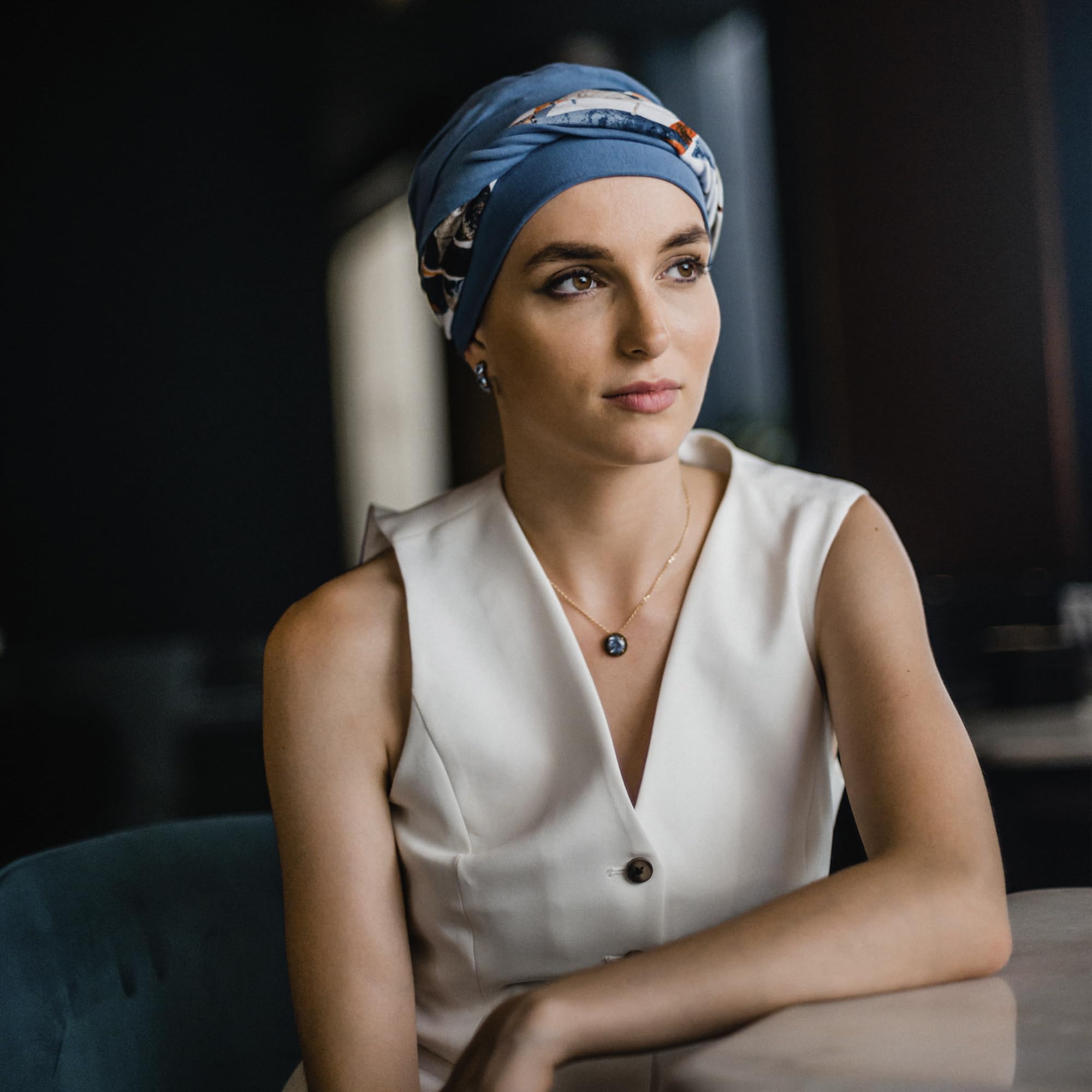 ADERANS Turbante oncológico Modelo Cosy – diseño Zahara en bambú Suave y Transpirable, Hecho a Mano en España, Especial para quimioterapia, Alopecia y Pieles sensibles