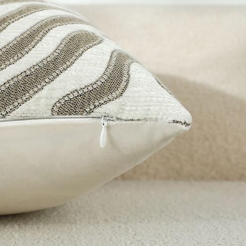 Miniatura 4 de Juego de 2 fundas de almohada de felpilla suave de 18 x 18 pulgadas, color beige neutro, cuadradas, decorativas, geométricas, modernas, a rayas,