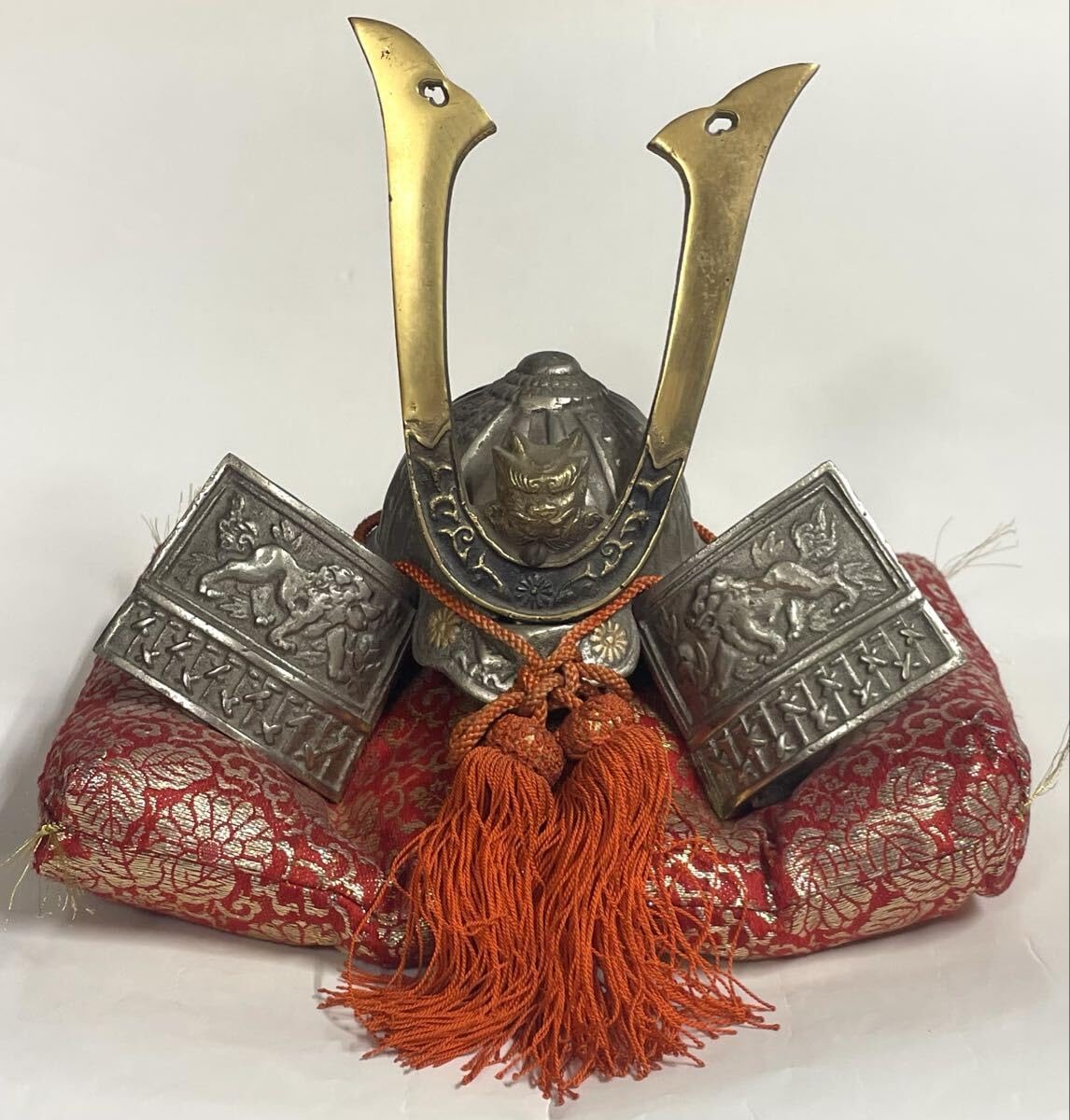 【即日発送】豪華 鋳物 出世兜 兜飾り 金龍 座布団付き 五月人形 端午の節句 即日発送】豪華 鋳物 出世兜 兜飾り 金龍 座布団付き 五月人形 端午の
