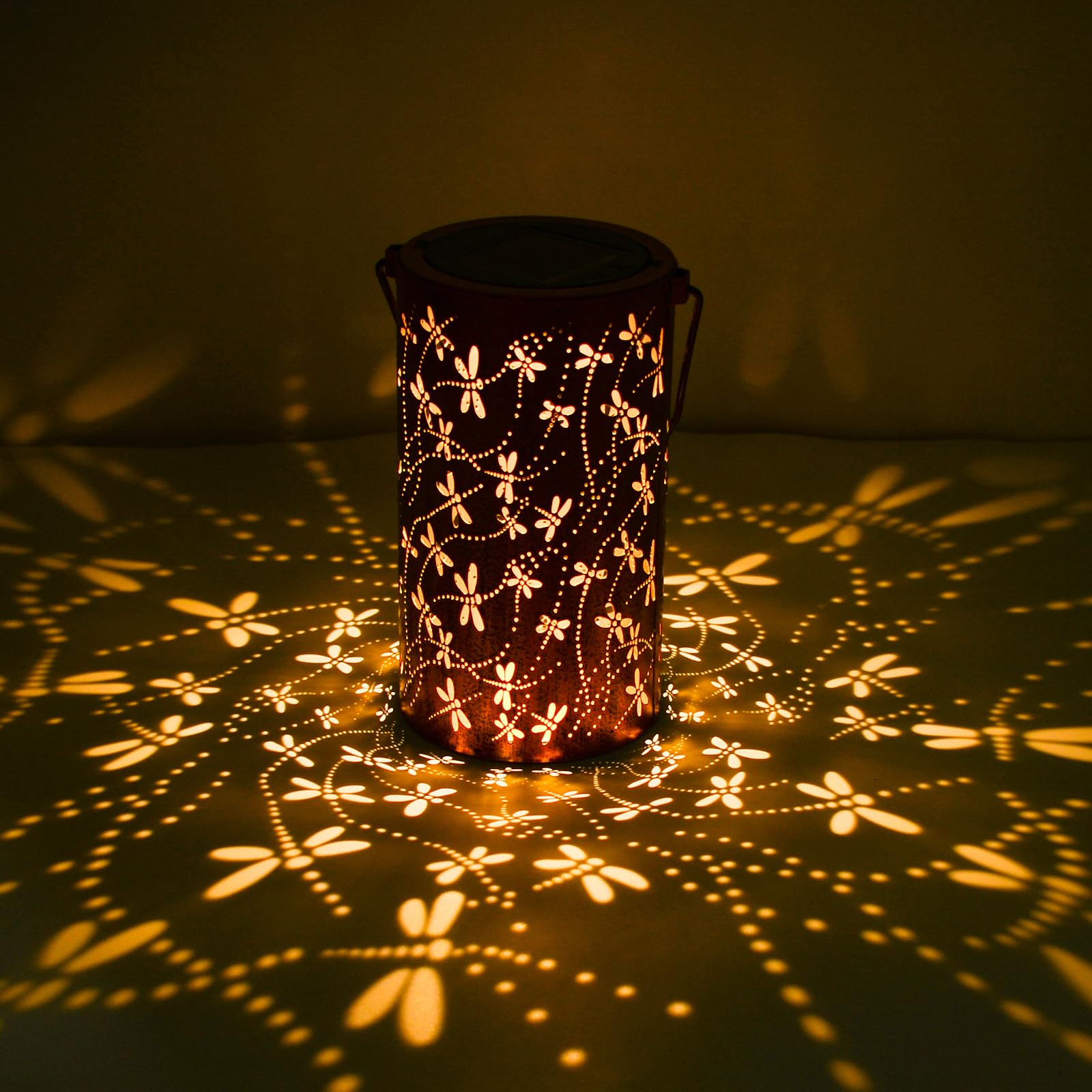 Qoosea Solarlaternen Solar Garten Libellenlichter im Freien Hängende wasserdichte Libellen-Aushöhlungs-Dekorations-Landschaftslaternen Solarbetriebene LED-Wegleuchten für Terrasse, Garten und Gehweg