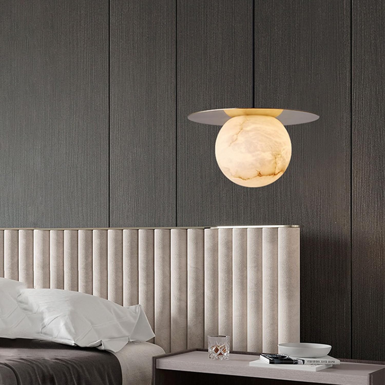 Lampadario in marmo naturale con paralume in pietra sferica